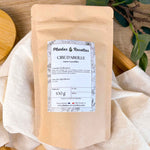 Pastilles de cire d’abeille jaune prêtes à l’emploi pour créer des baumes nourrissants et protecteurs faits main.