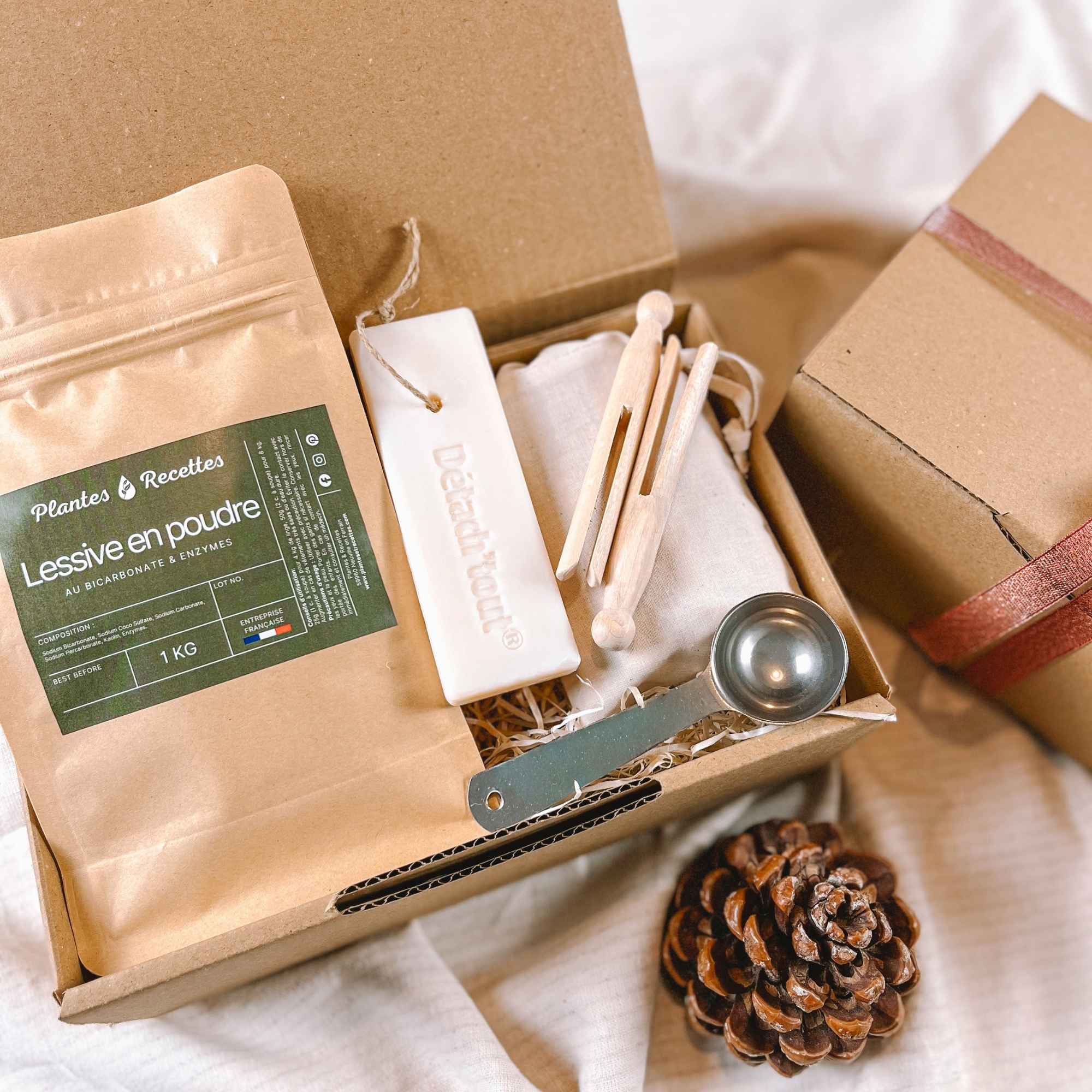 Coffret Entretien Naturel du Linge avec produits ménagers simples et efficaces, présenté par Plantes & Recettes