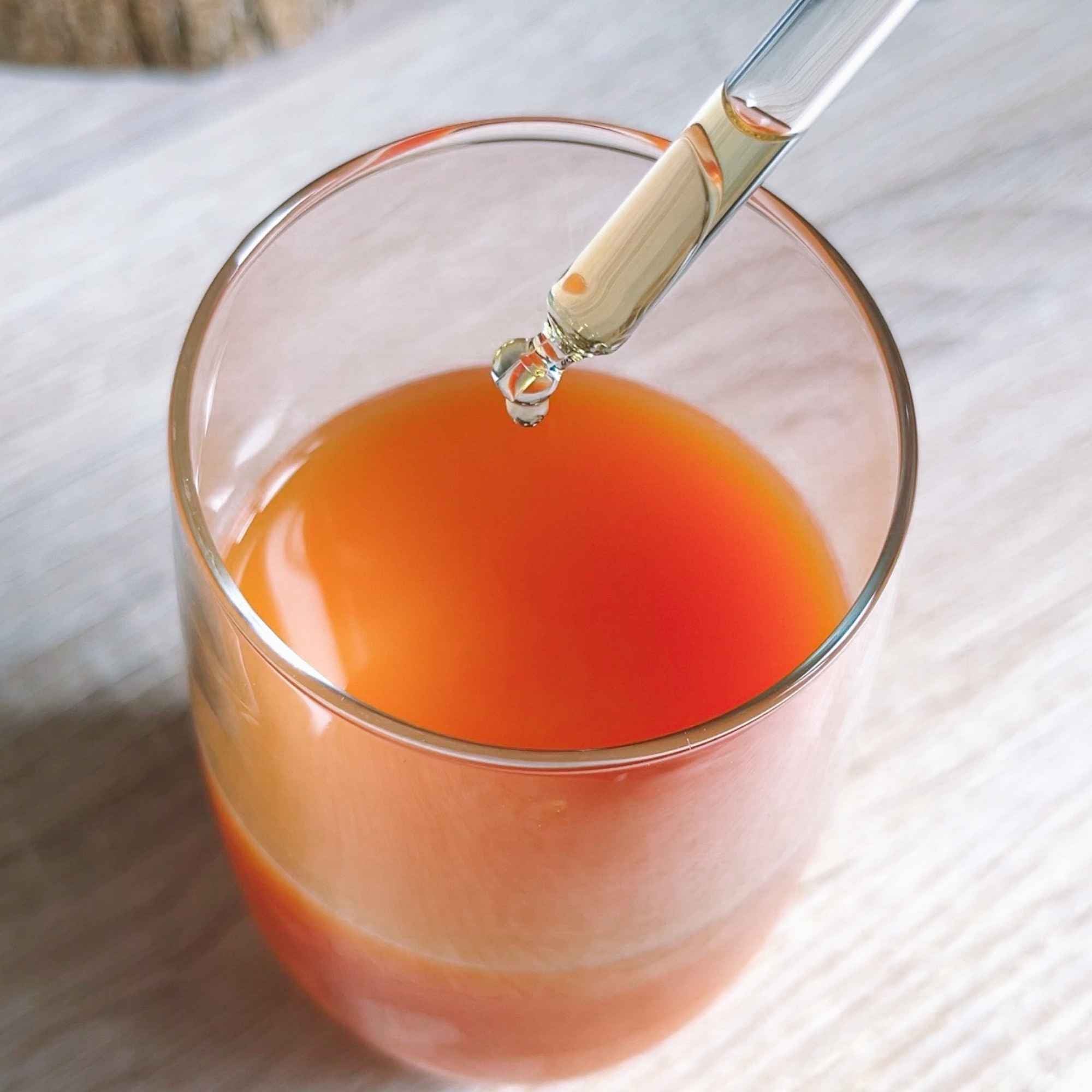 Compte-gouttes en verre intégré au flacon de teinture de plante bio – dosage pratique et précis proposé par Plantes & Recettes en herboristerie.