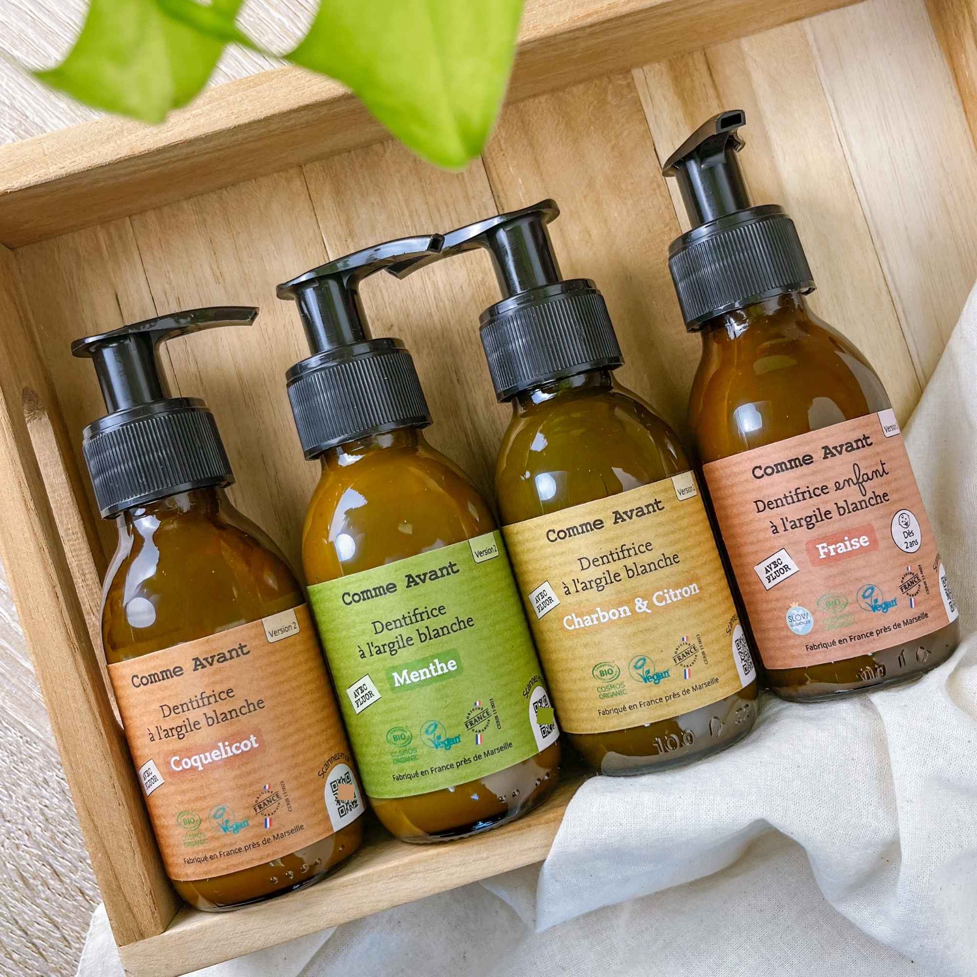 Gamme complète des dentifrices naturels Comme Avant, incluant coquelicot, menthe, charbon citron et enfant fraise, en pots consignés.