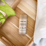 Déodorant solide brut au beurre de cacao Comme Avant, naturel et sans parfum, présenté en stick écologique.