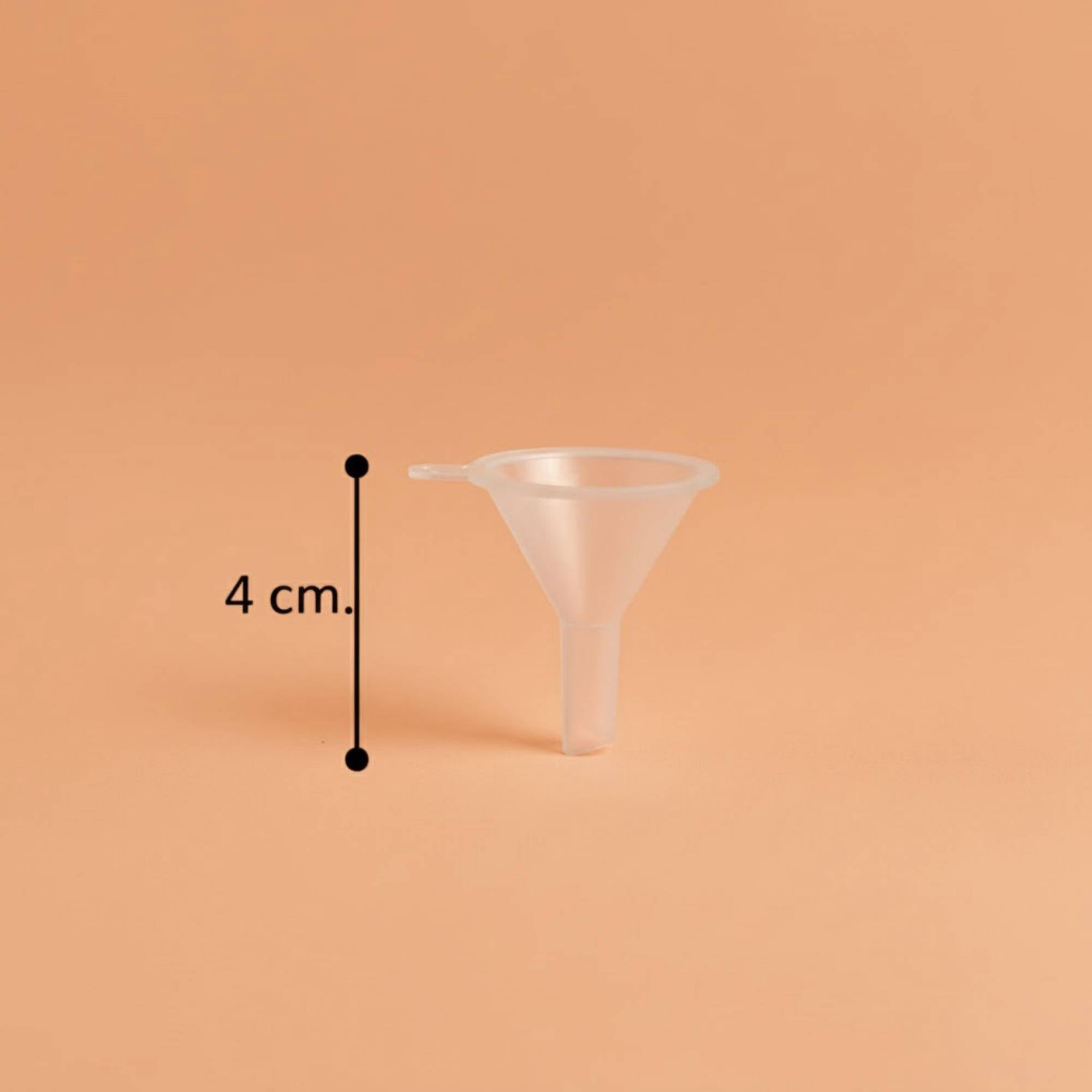 Mini entonnoir pour DIY, accessoire indispensable pour remplir facilement flacons, fioles et pots de cuisine ou cosmétique.
