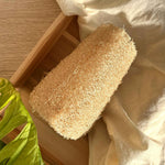 Éponge de bain en luffa naturelle, accessoire d’exfoliation douce présenté par Plantes & Recettes