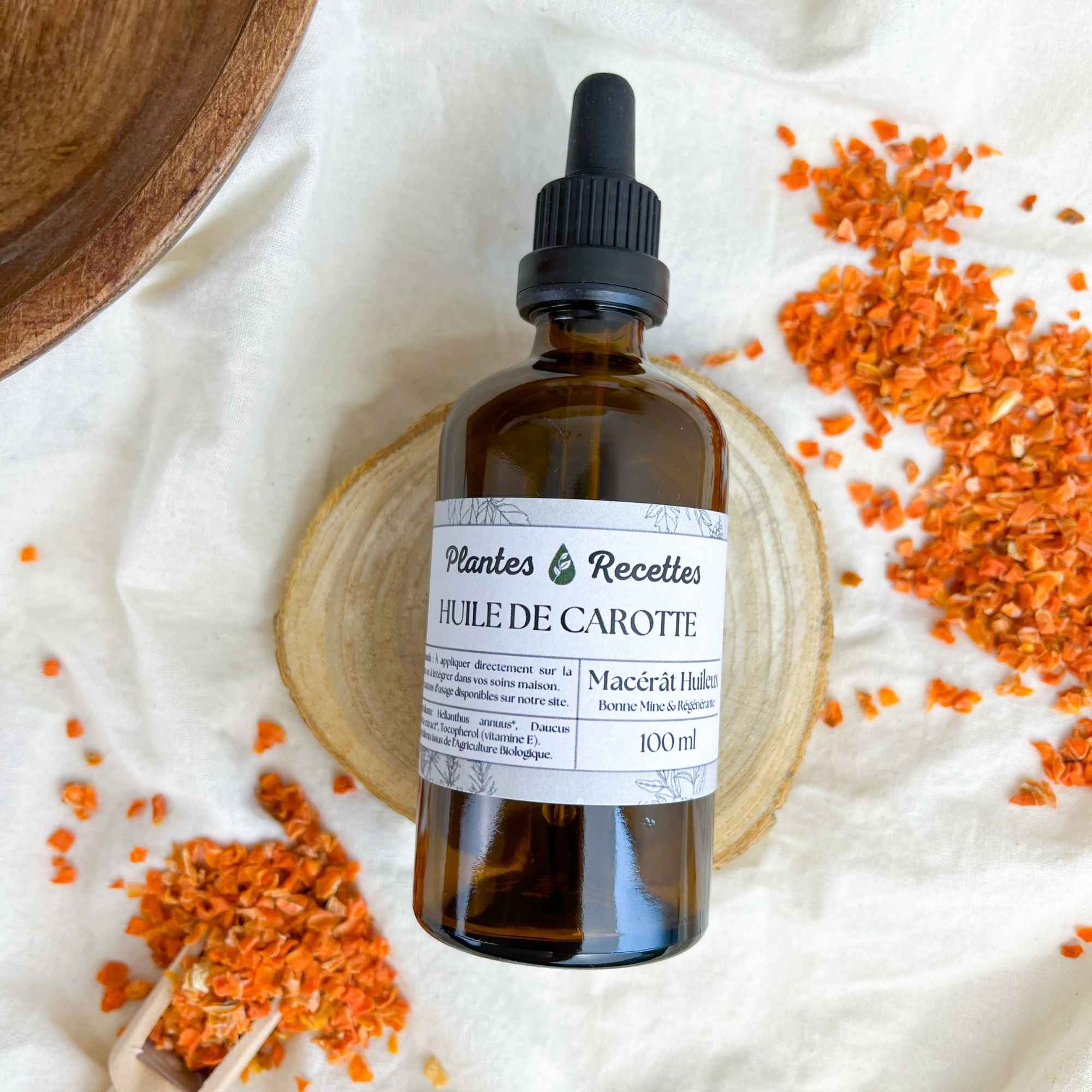 Flacon de macérat huileux de carotte bio Plantes & Recettes, huile artisanale à froid, riche en bêta-carotène pour un effet bonne mine naturel.