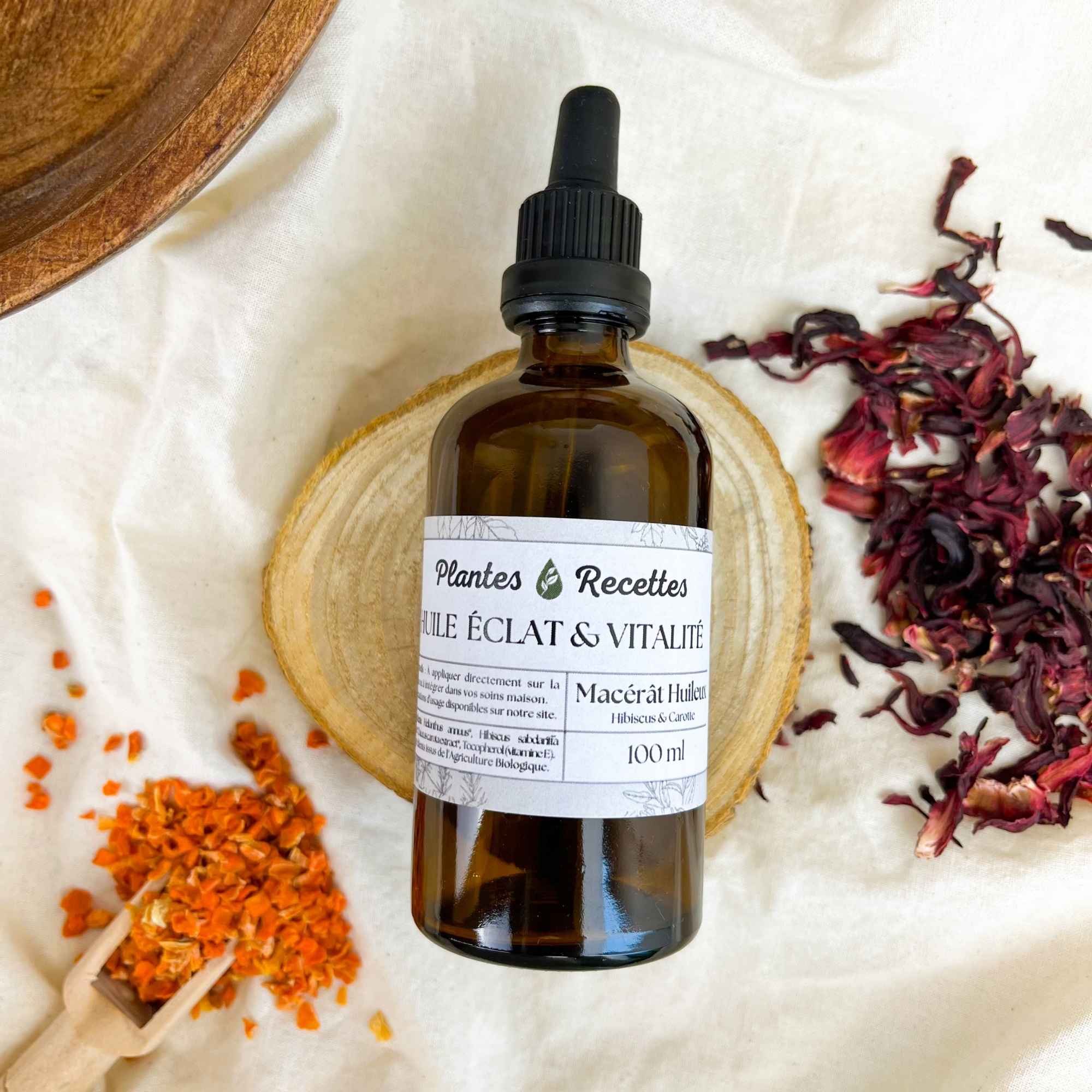 Macérat huileux de calendula bio Plantes & Recettes, fabriqué artisanalement à froid dans notre atelier des Hauts-de-France, riche en actifs naturels.