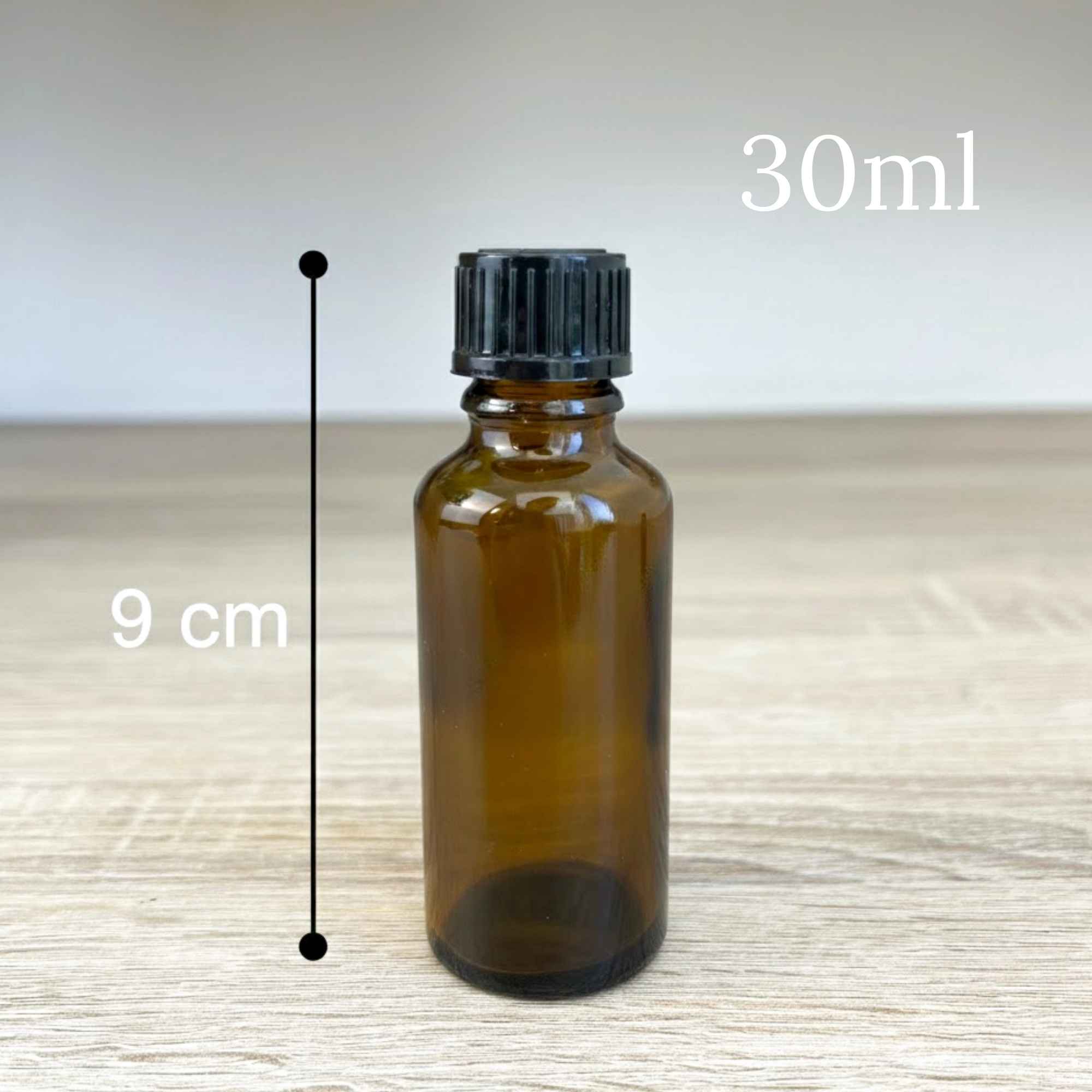 Flacon en verre ambré avec codigoutte intégré, format 30 ml, pour huiles essentielles et préparations maison.