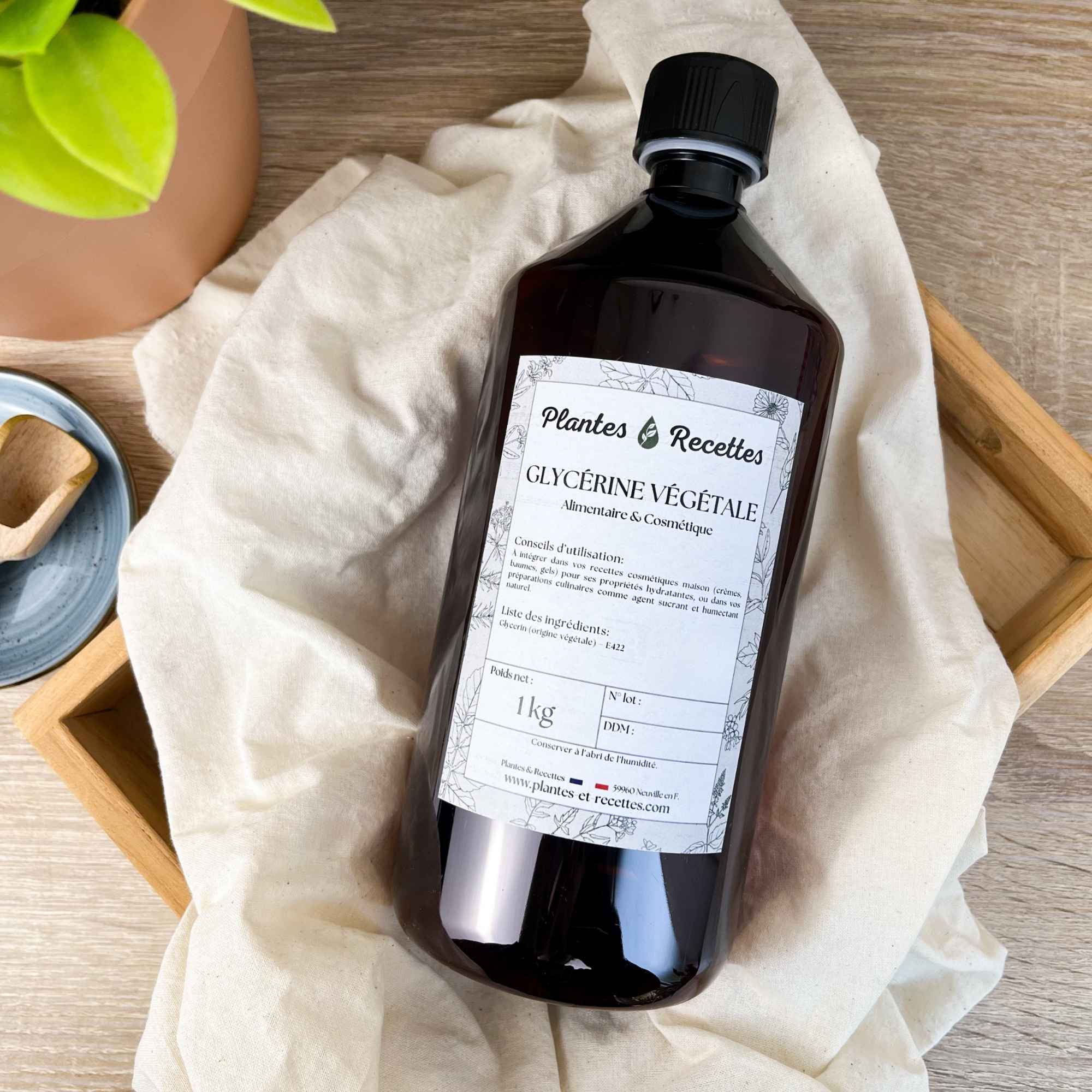 Flacon de glycérine végétale naturelle Plantes & Recettes, ingrédient polyvalent pour la cosmétique maison et les préparations alimentaires.