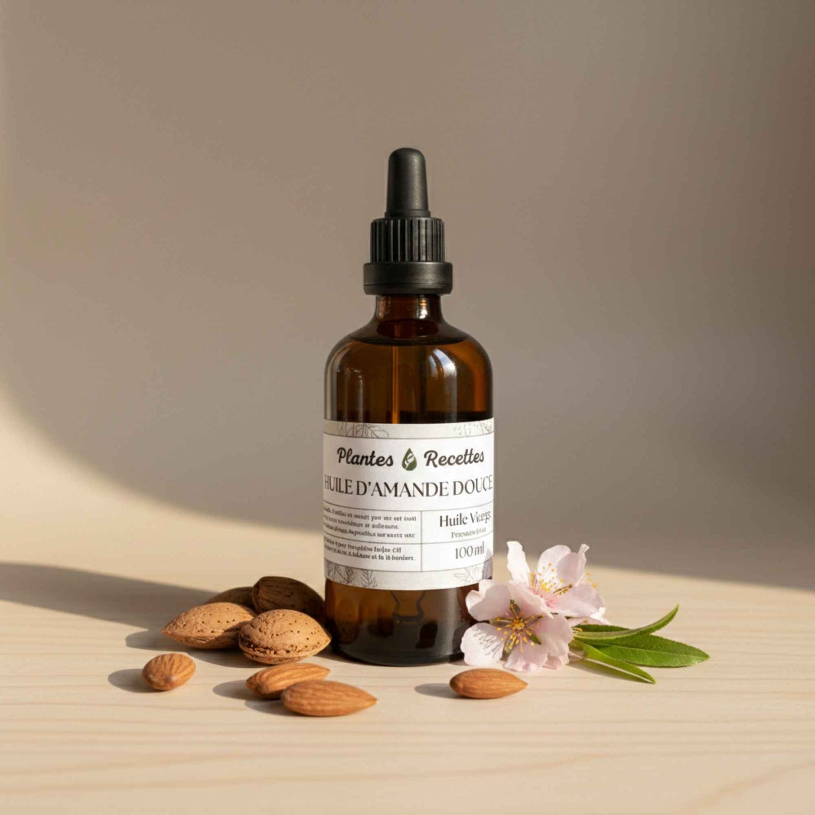 Huile végétale d’amande douce biologique en flacon en verre ambré avec compte-gouttes, idéale pour les soins du visage et du corps – Plantes & Recettes