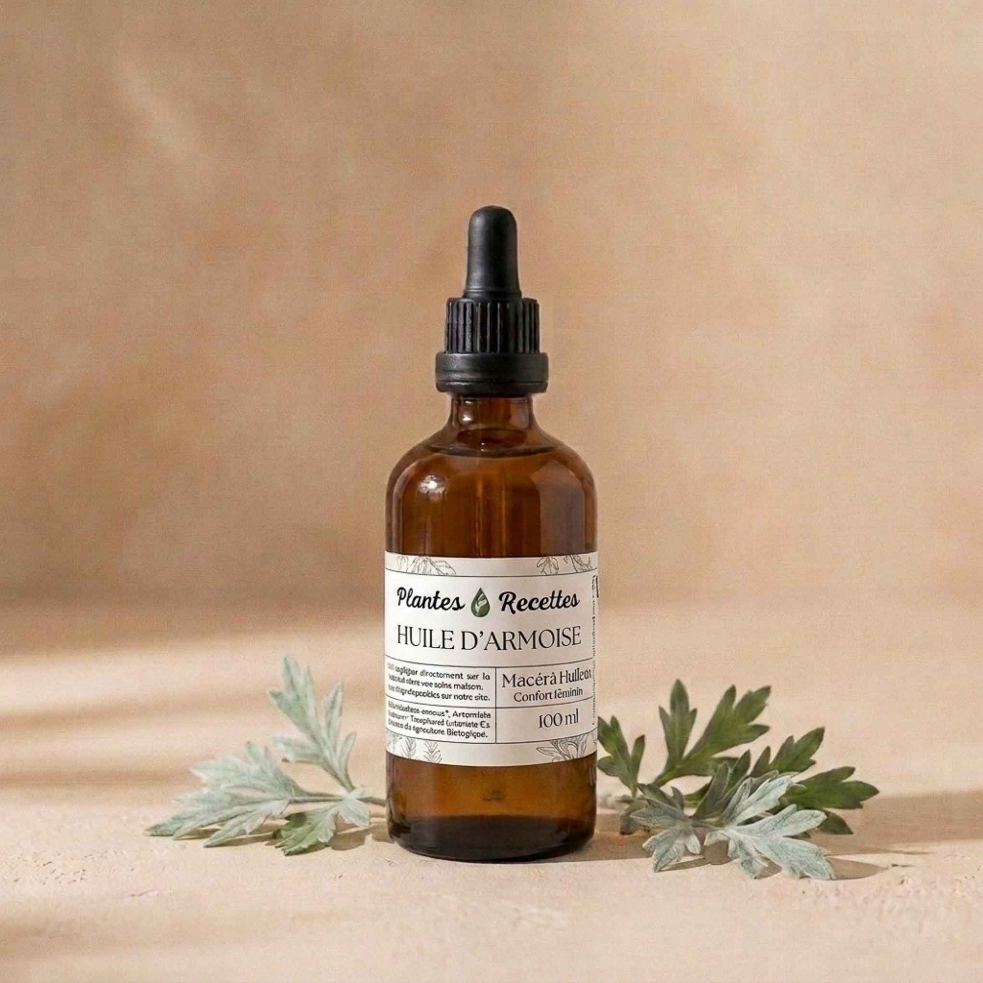 Huile d'Armoise BIO Plantes & Recettes, macérât huileux artisanal traditionnellement apprécié pour accompagner les massages et les rituels de bien-être féminin.