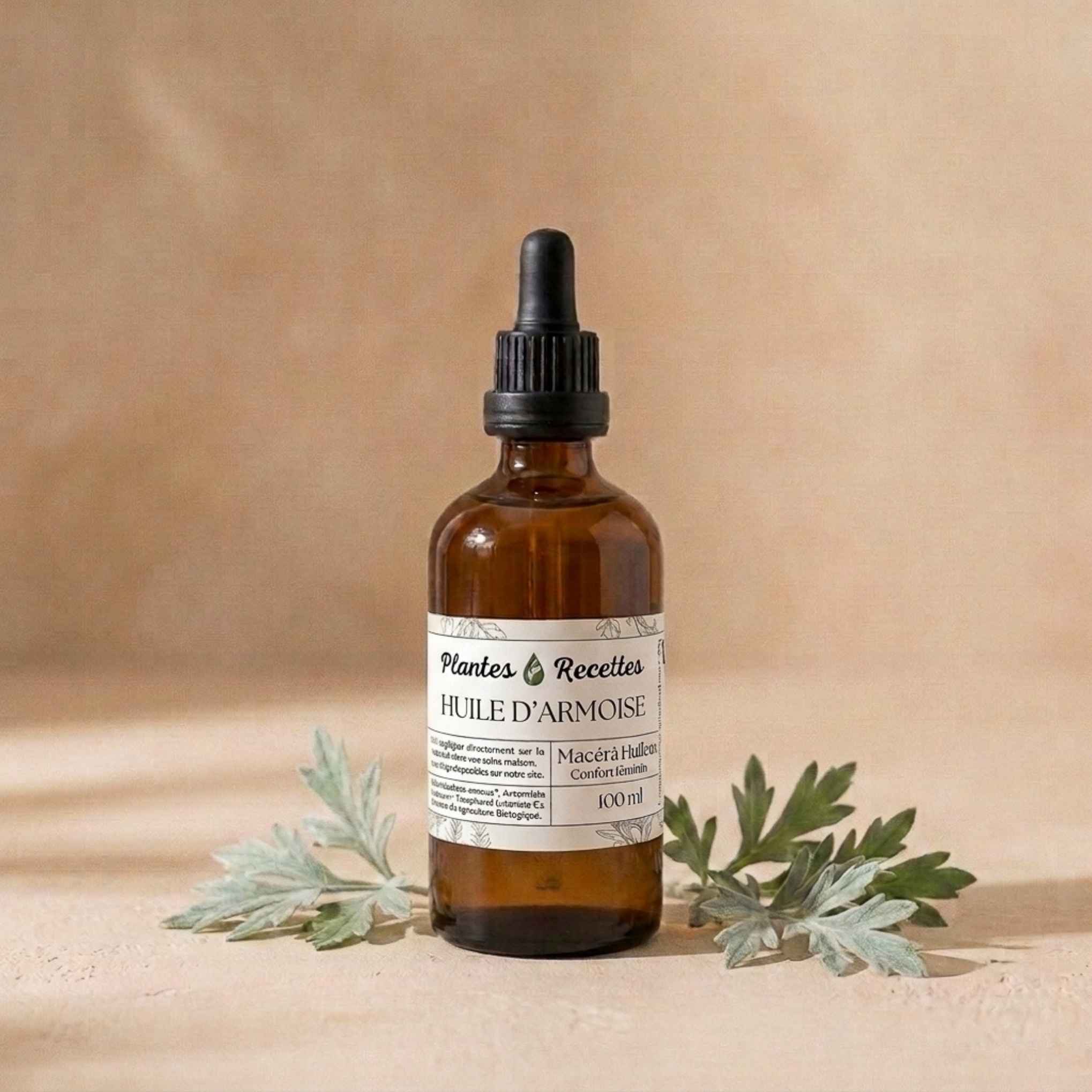 Huile d'Armoise BIO Plantes & Recettes, macérât huileux artisanal traditionnellement apprécié pour accompagner les massages et les rituels de bien-être féminin.