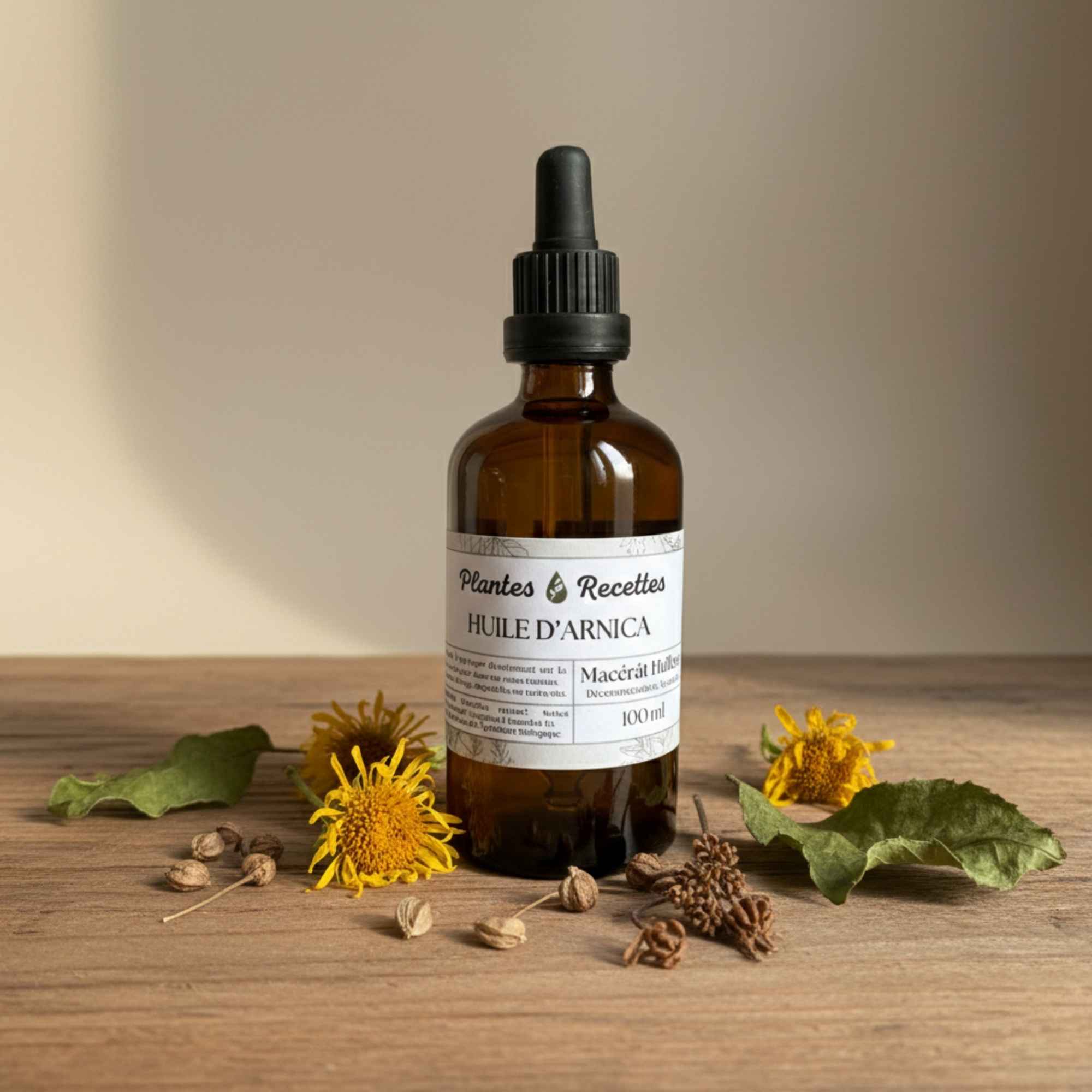 Macérât huileux d’arnica biologique en flacon en verre ambré, utilisé en massage pour détendre et relaxer les muscles après l’effort – Plantes & Recettes