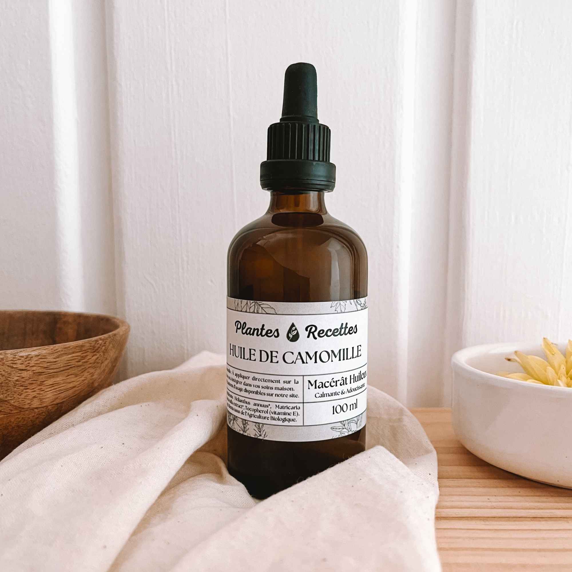 Huile de camomille bio Plantes & Recettes, macérat huileux artisanal issu de macération longue, qualité herboristerie, fabrication française, flacon verre 100 ml.