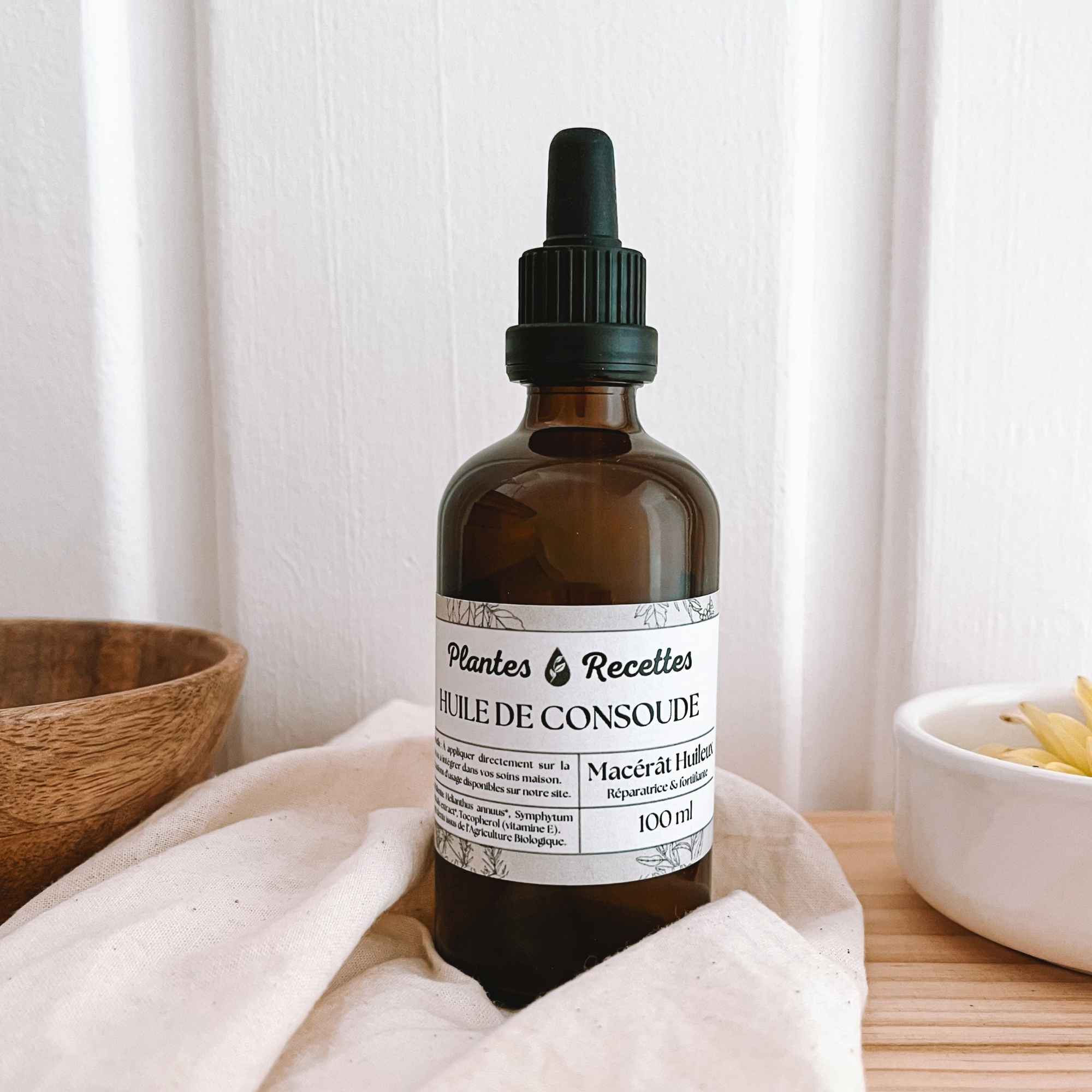 Huile de consoude bio Plantes & Recettes, macérat huileux qualité herboristerie fabriqué en France, agriculture biologique, flacon verre compte-goutte 100 ml.
