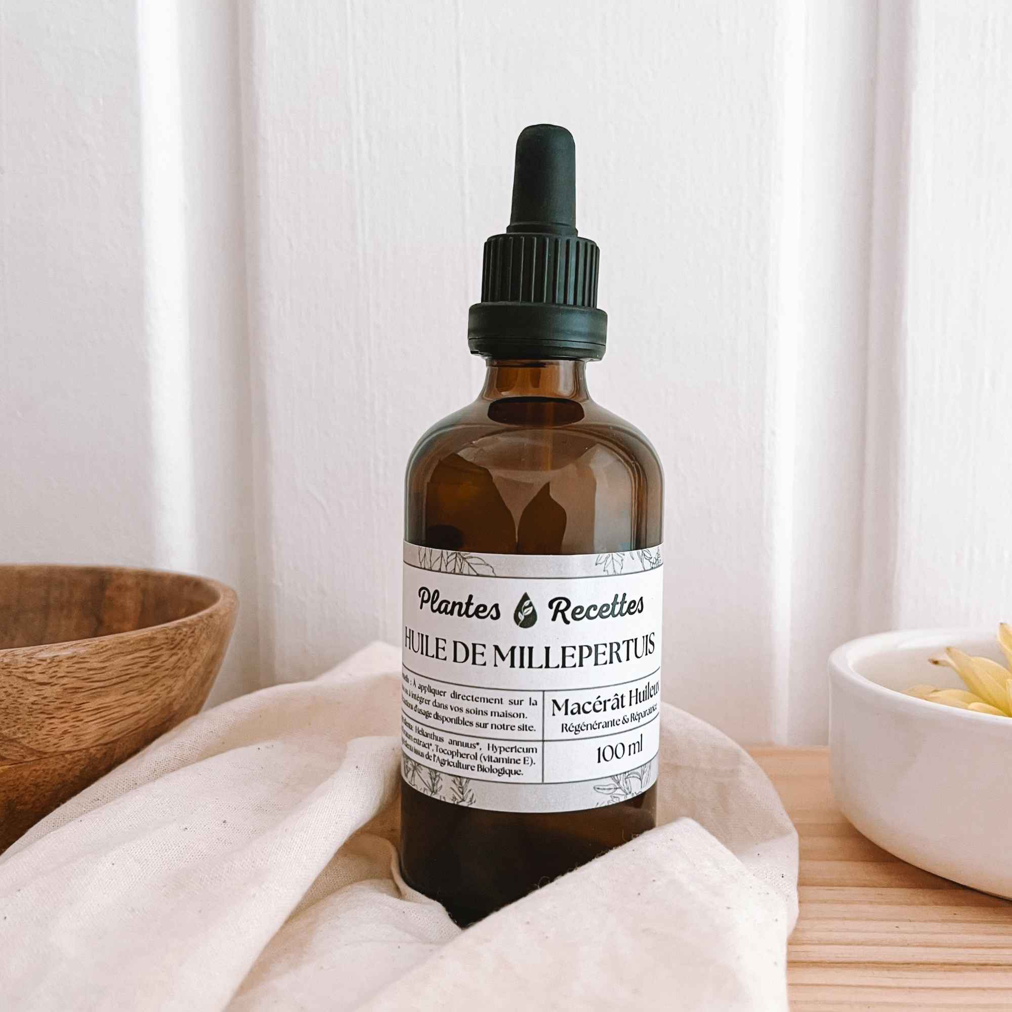 Huile de millepertuis bio Plantes & Recettes, macérat huileux artisanal fabriqué en France, macération longue, qualité herboristerie, flacon verre 100 ml.