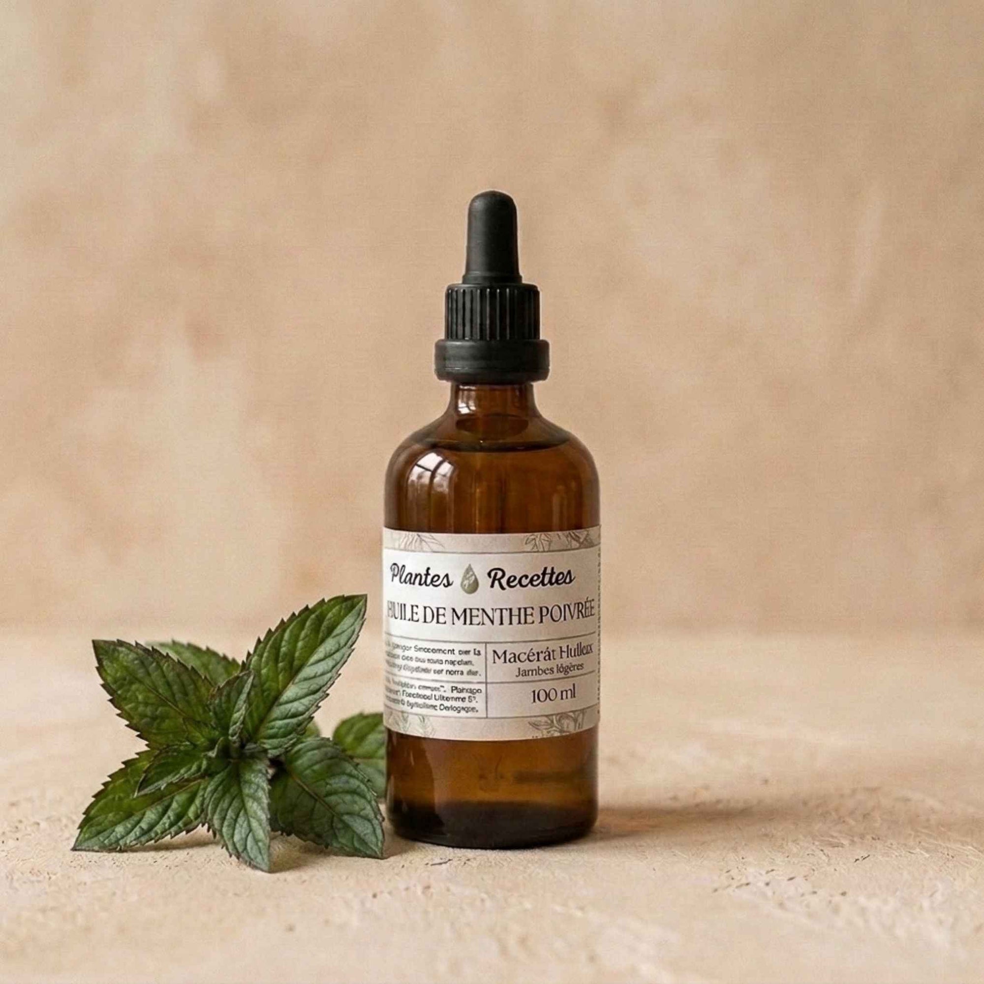 Huile de Menthe Poivrée BIO Plantes & Recettes, macérât huileux artisanal traditionnellement apprécié pour accompagner les massages des jambes.