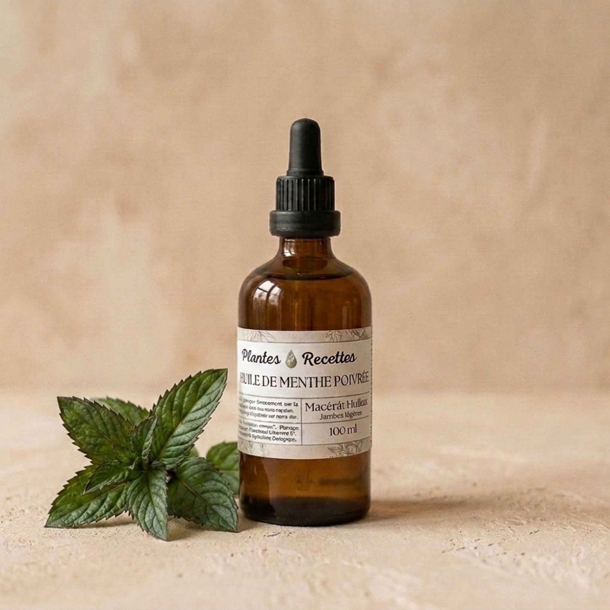 Huile de Menthe Poivrée BIO Plantes & Recettes, macérât huileux artisanal traditionnellement apprécié pour accompagner les massages des jambes.