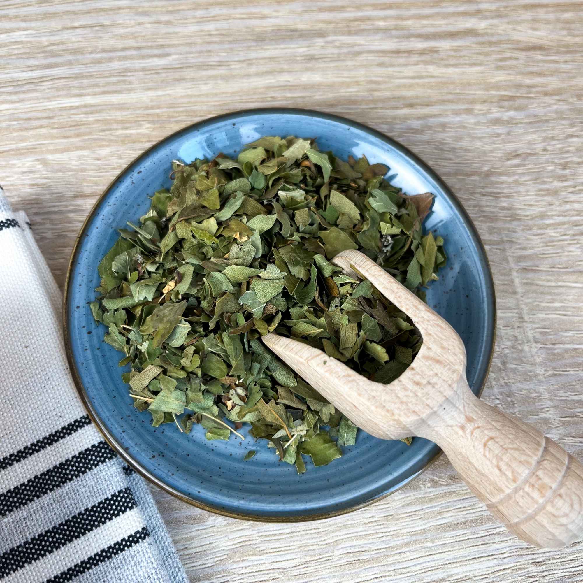 Infusion florale d’aubépine bio Plantes & Recettes, reconnue pour ses usages traditionnels liés au calme, à la détente et au cœur.