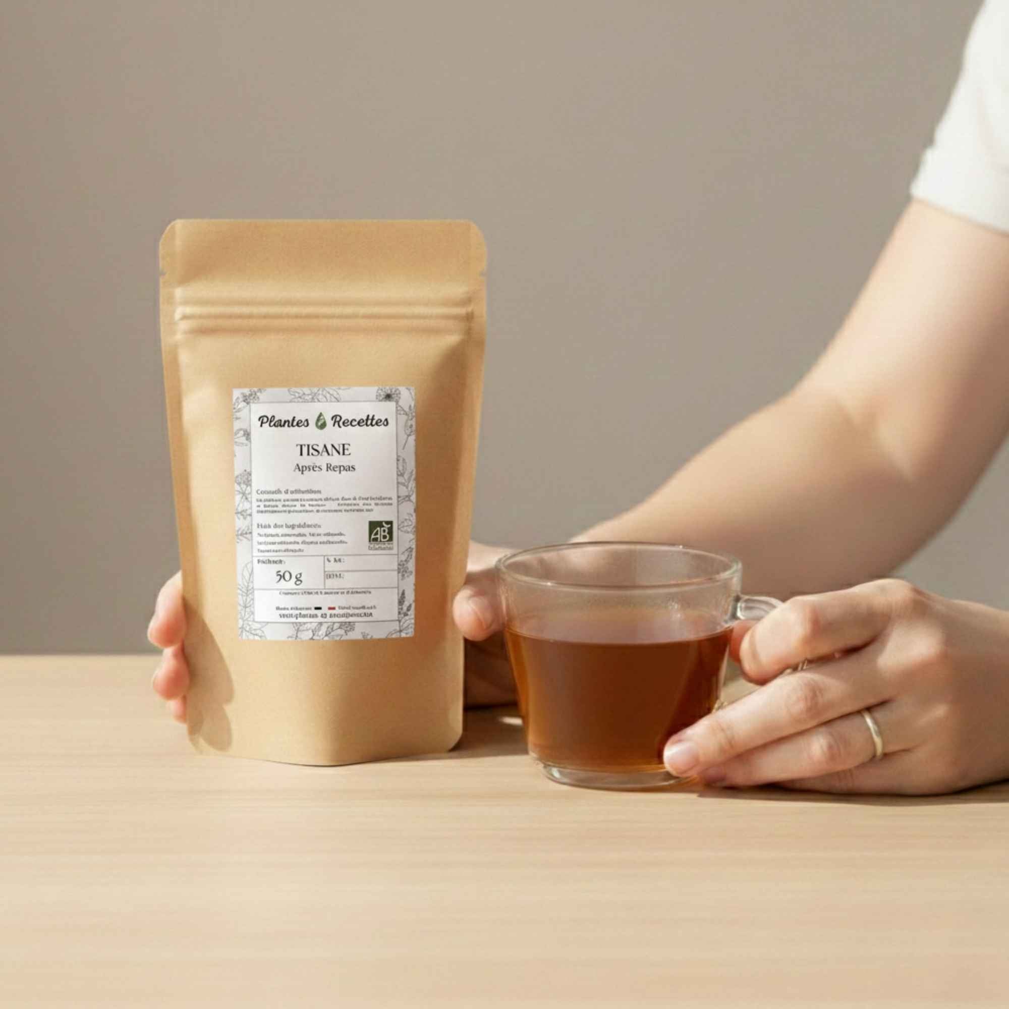 Tisane Après Repas bio servie en tasse – infusion naturelle pour un moment de détente