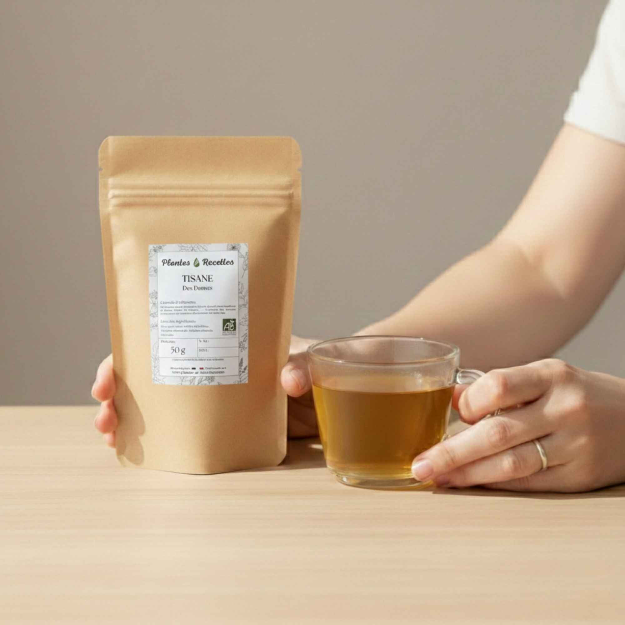 Tisane des Dames bio servie en tasse – infusion naturelle pour un moment de douceur