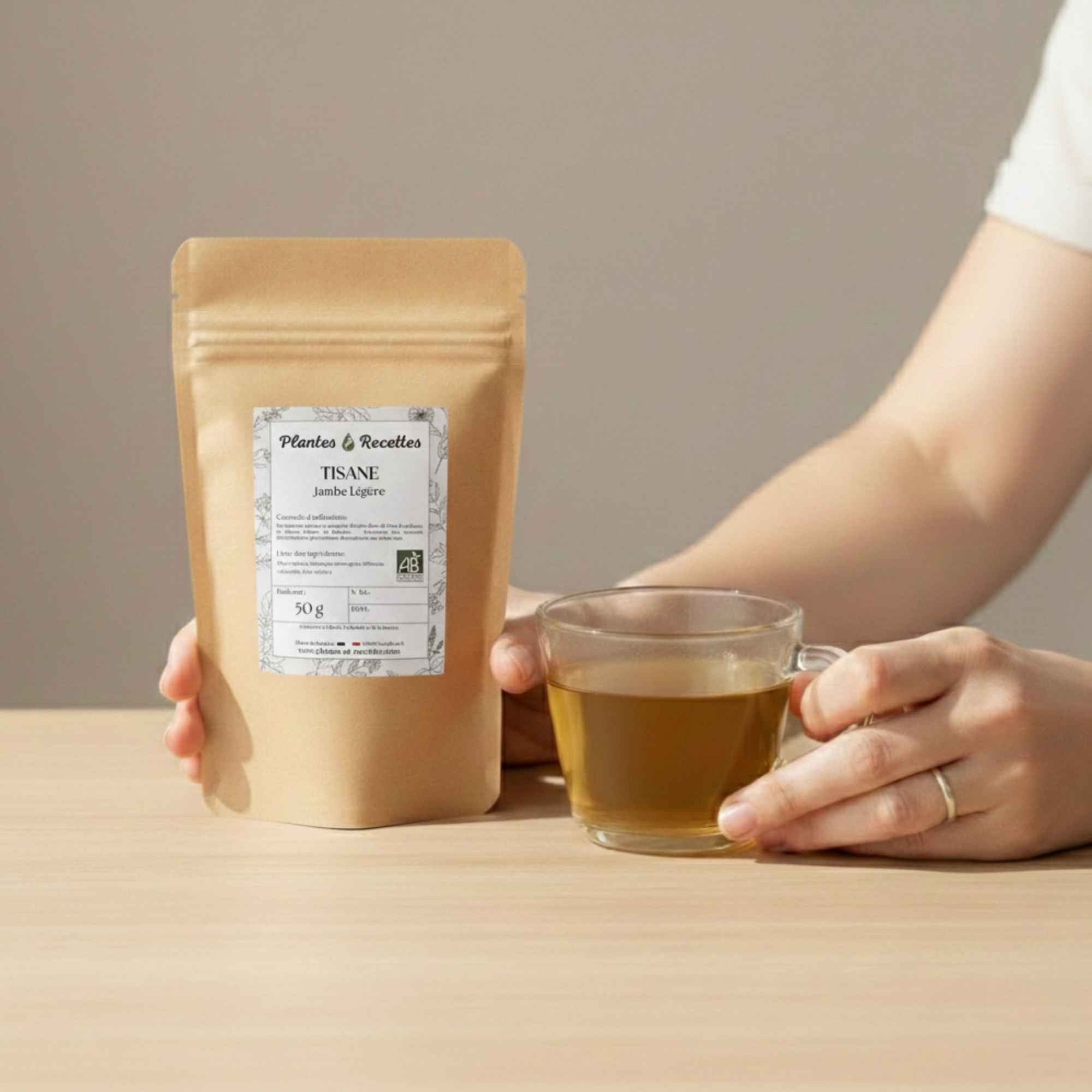 Tisane Jambe Légère bio servie en tasse – infusion naturelle pour un moment de détente