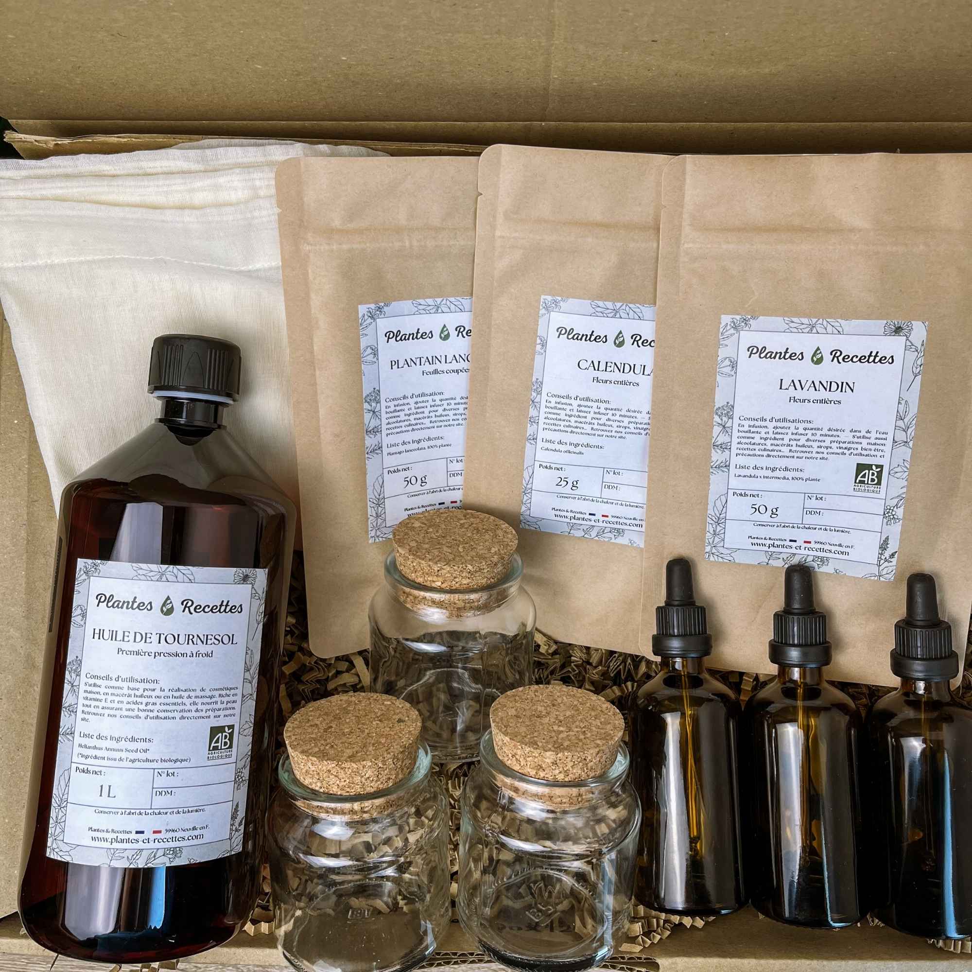 Coffret DIY Mes premiers macérats huileux – Kit complet proposé par Plantes & Recettes pour apprendre à fabriquer ses huiles infusées maison, naturellement.