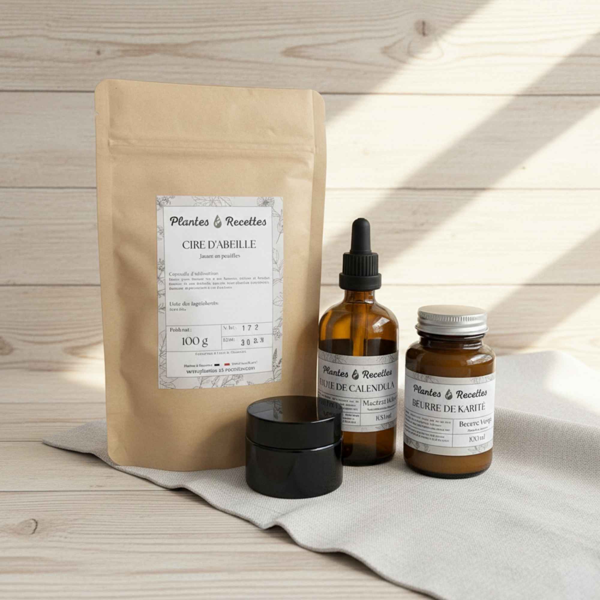 Kit recette complet pour réaliser un baume à lèvres au calendula avec macérat de calendula, beurre de karité, cire d’abeille et pot à baume.