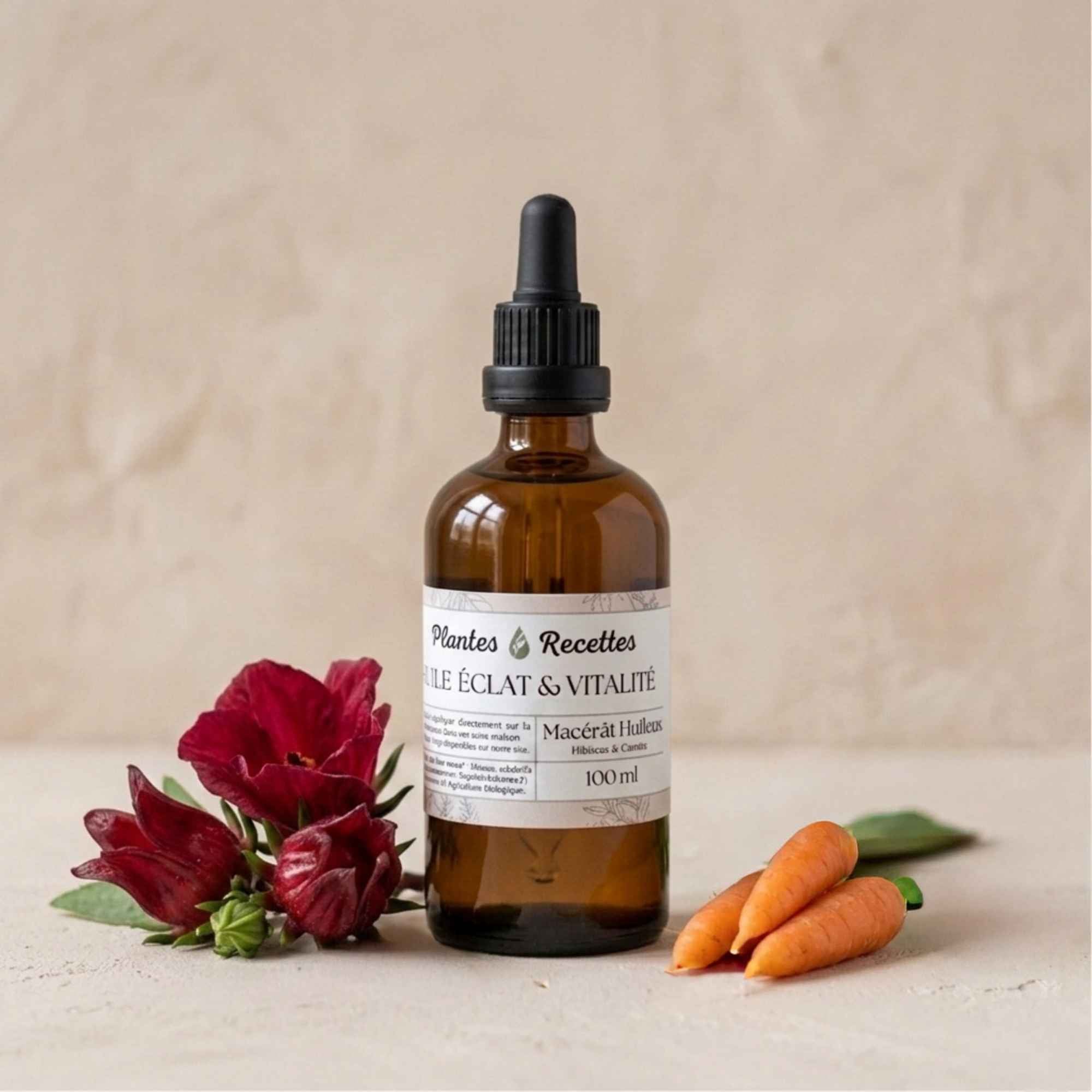 Macérât huileux bio Éclat & Vitalité Plantes et Recettes, association de carotte et hibiscus pour illuminer le teint