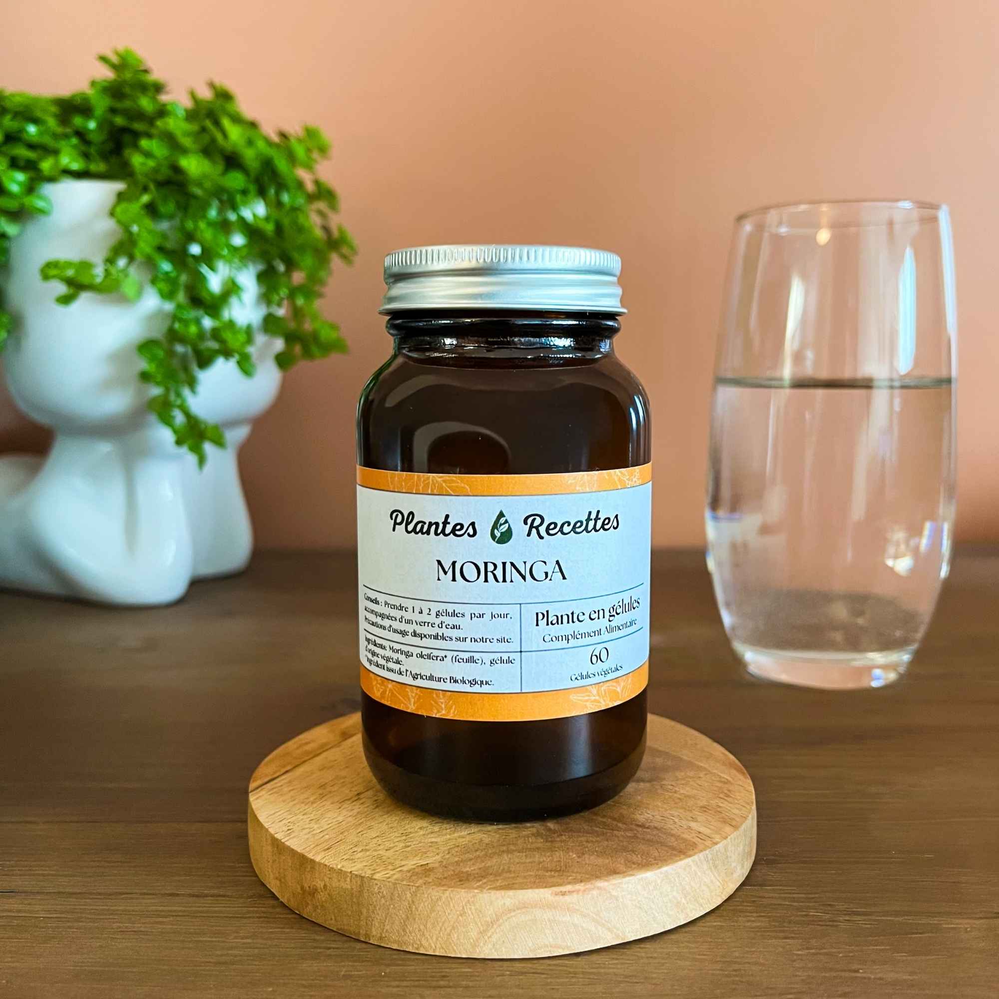 Gélules de moringa bio Plantes & Recettes, qualité herboristerie, fabrication française, capsules végétales vegan en pilulier verre ambré, cure 1 mois.