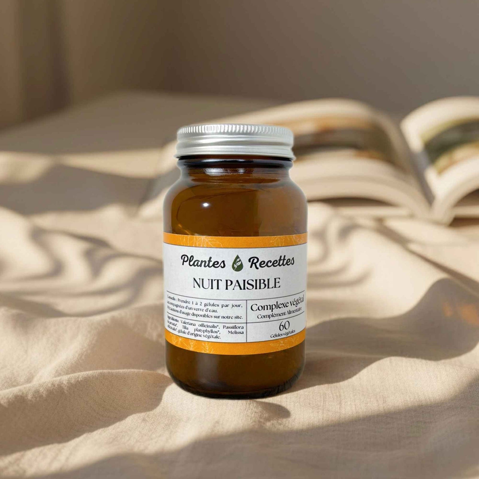 Gélules Nuit Paisible bio Plantes & Recettes, complexe de plantes pour favoriser l’endormissement et un sommeil paisible et réparateur, qualité herboristerie, fabrication française, capsules végétales vegan en pilulier verre ambré, cure 1 mois.
