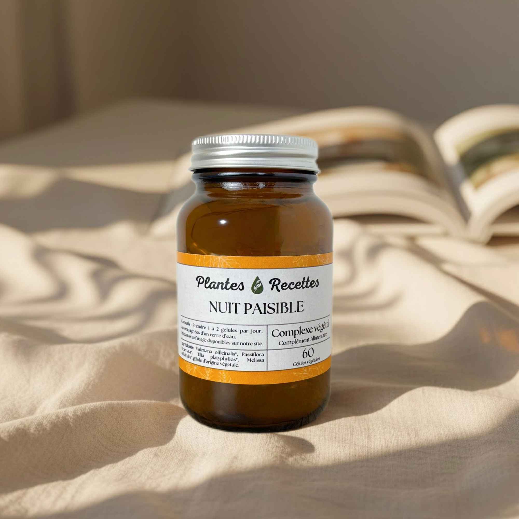 Gélules Nuit Paisible bio Plantes & Recettes, complexe de plantes pour favoriser l’endormissement et un sommeil paisible et réparateur, qualité herboristerie, fabrication française, capsules végétales vegan en pilulier verre ambré, cure 1 mois.