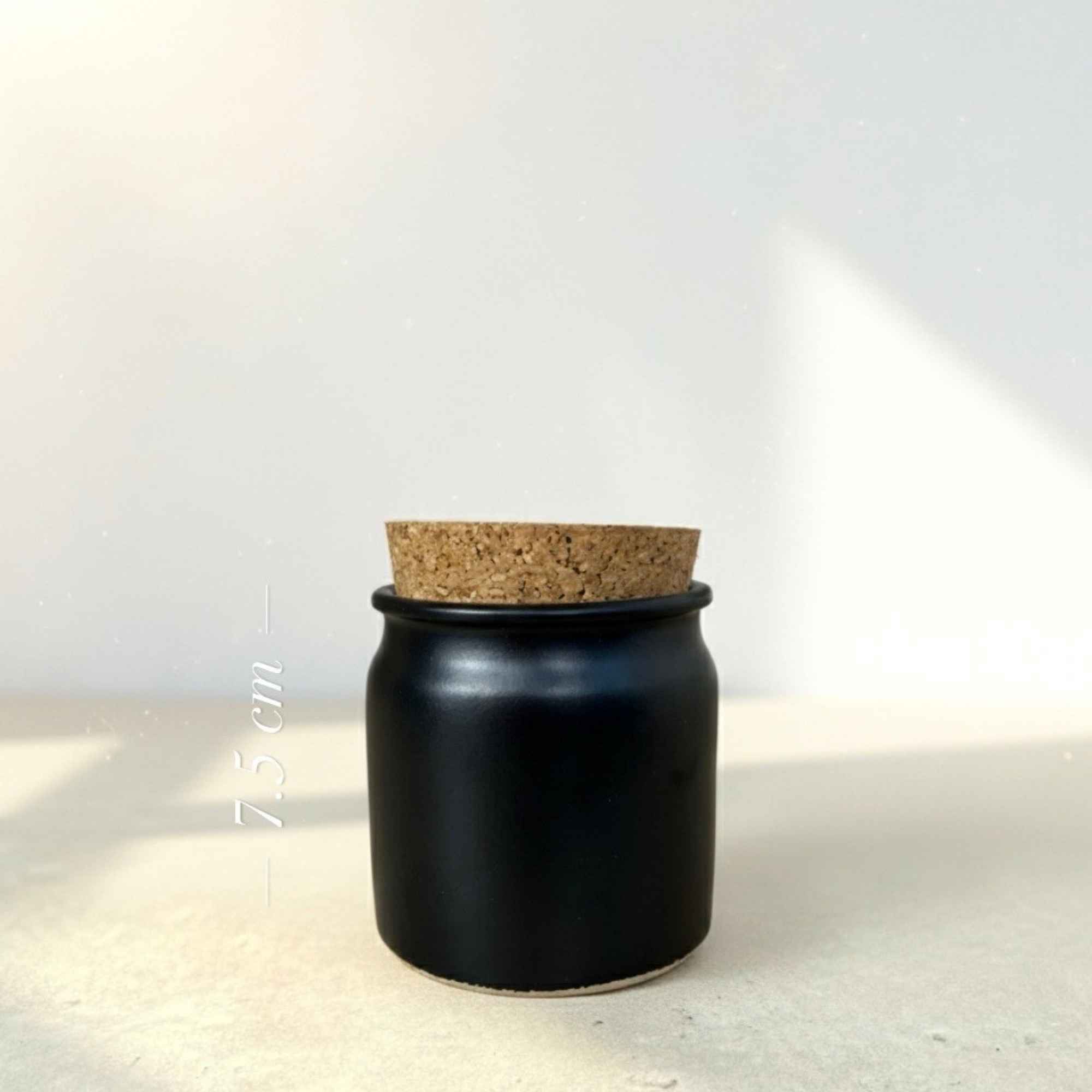 Pot durable et esthétique, parfait pour le stockage des produits secs.