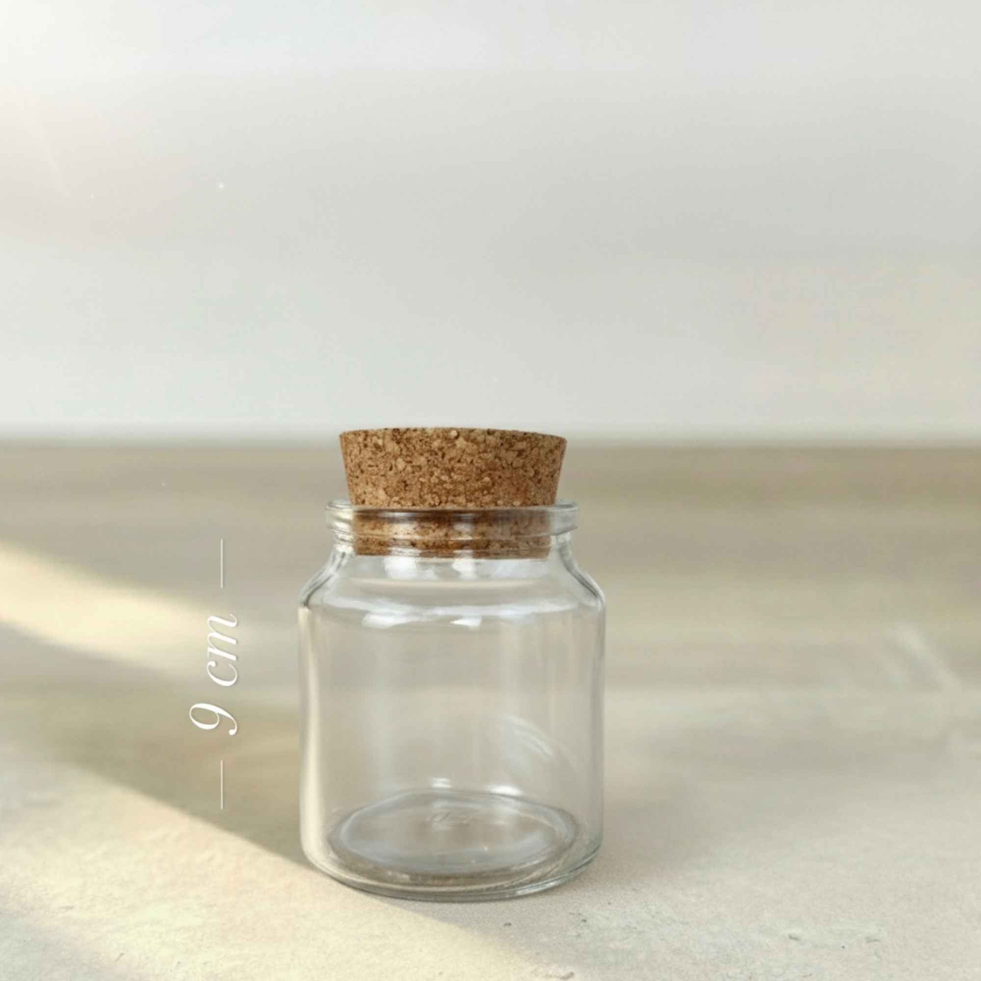 Pot en verre décoratif au style apothicaire, idéal pour la cuisine ou l’atelier.