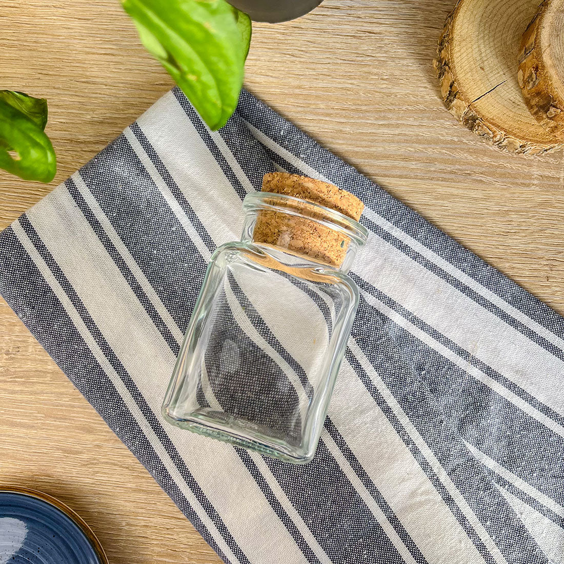 Pot en verre épais, à la fois utile, élégant et durable.