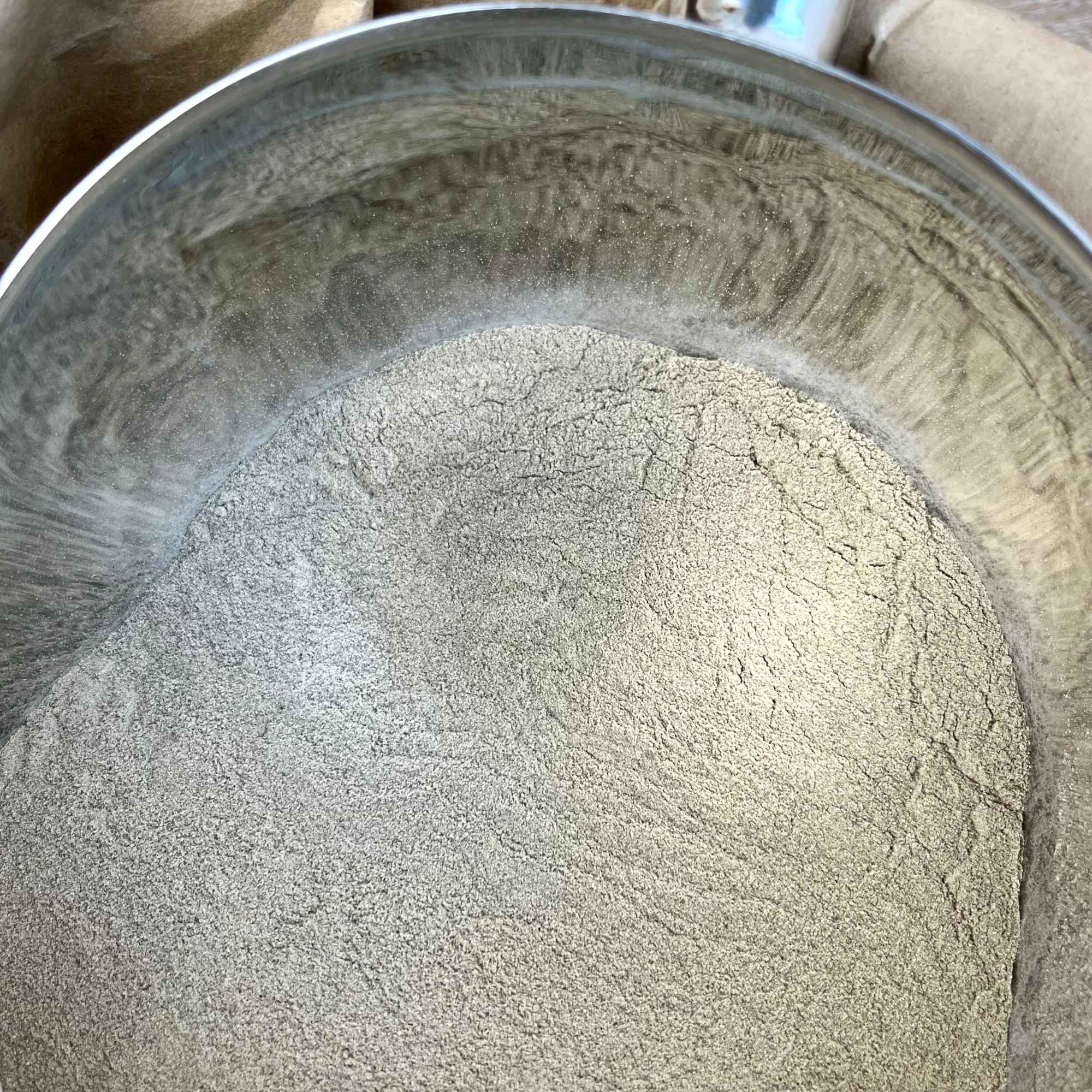 Poudre fine d’Harpagophytum bio issue de la racine, utilisée pour les préparations naturelles, gélules et mélanges bien-être Plantes & Recettes.