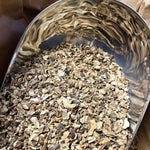 Radis noir bio en racines coupées, plante traditionnelle utilisée en infusion ou decoction.