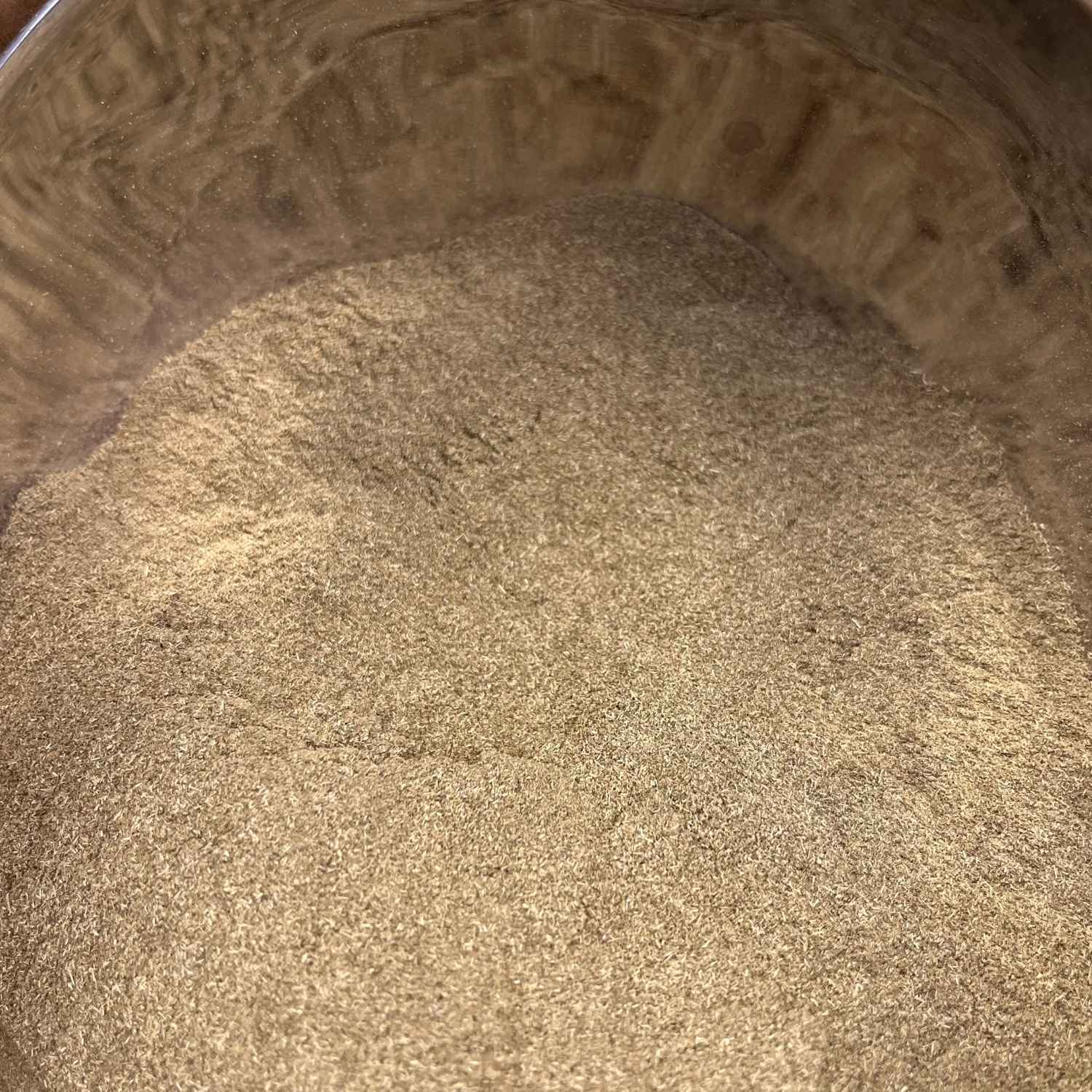 Photo de reine des prés  sommités fleuries en poudre bio séchée vendue par Plantes & Recettes, spécialisée en plantes médicinales de qualité.