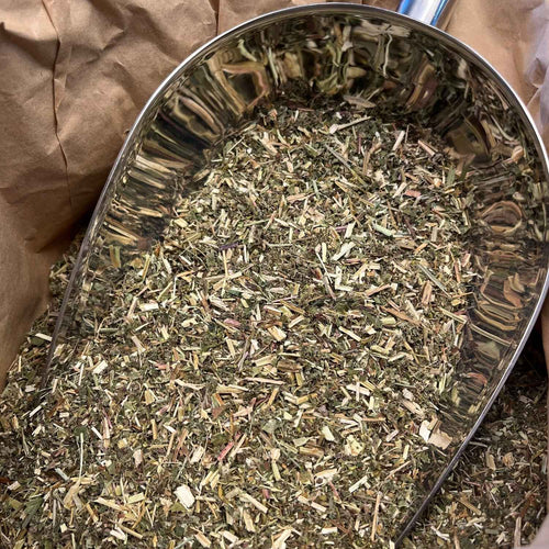 Photo de reine des prés  sommités fleuries bio séchée vendue par Plantes & Recettes, spécialisée en plantes médicinales de qualité.