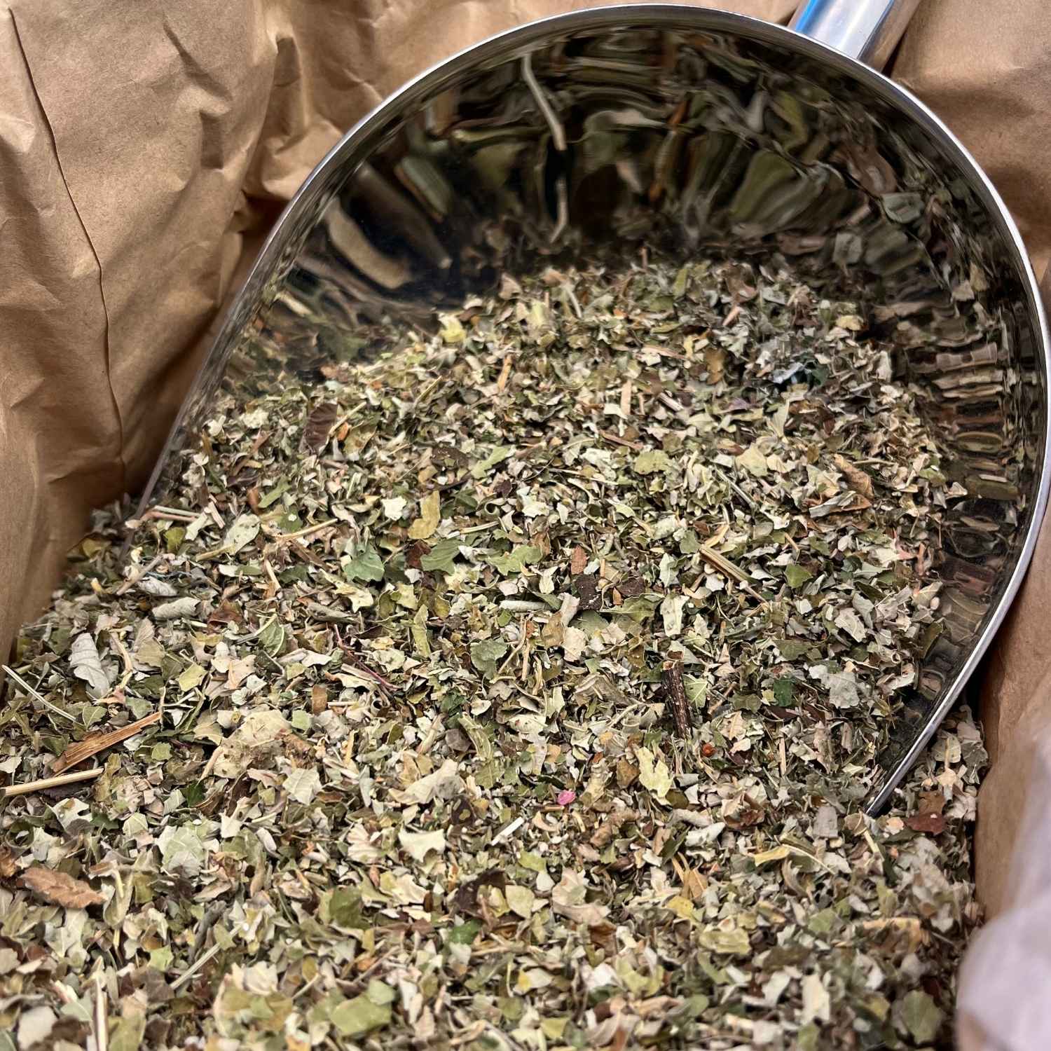 Photo de ronce  feuilles bio séchée vendue par Plantes & Recettes, spécialisée en plantes médicinales de qualité.