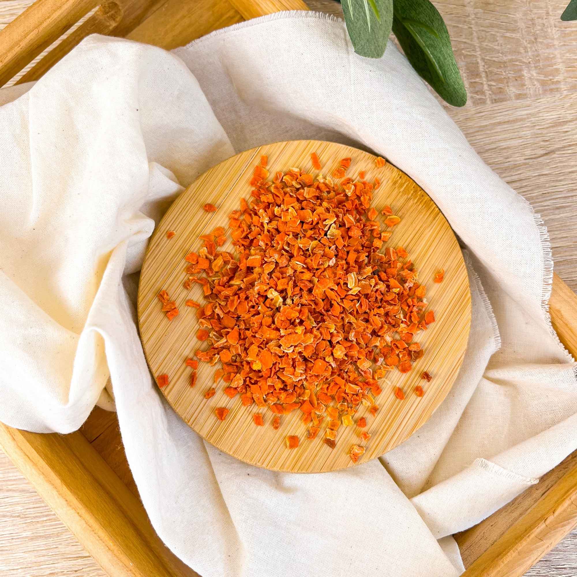 Ingrédient naturel pour créer une huile de carotte cosmétique maison nourrissante et illuminatrice.