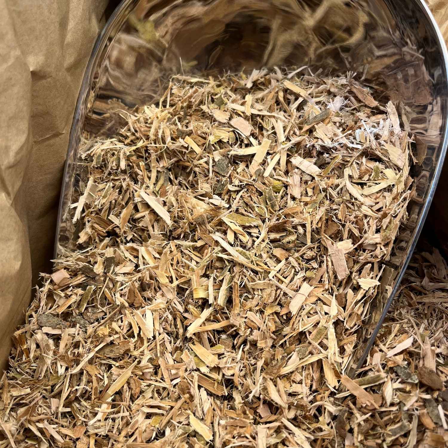 Photo de saule  écorce bio séchée vendue par Plantes & Recettes, spécialisée en plantes médicinales de qualité.