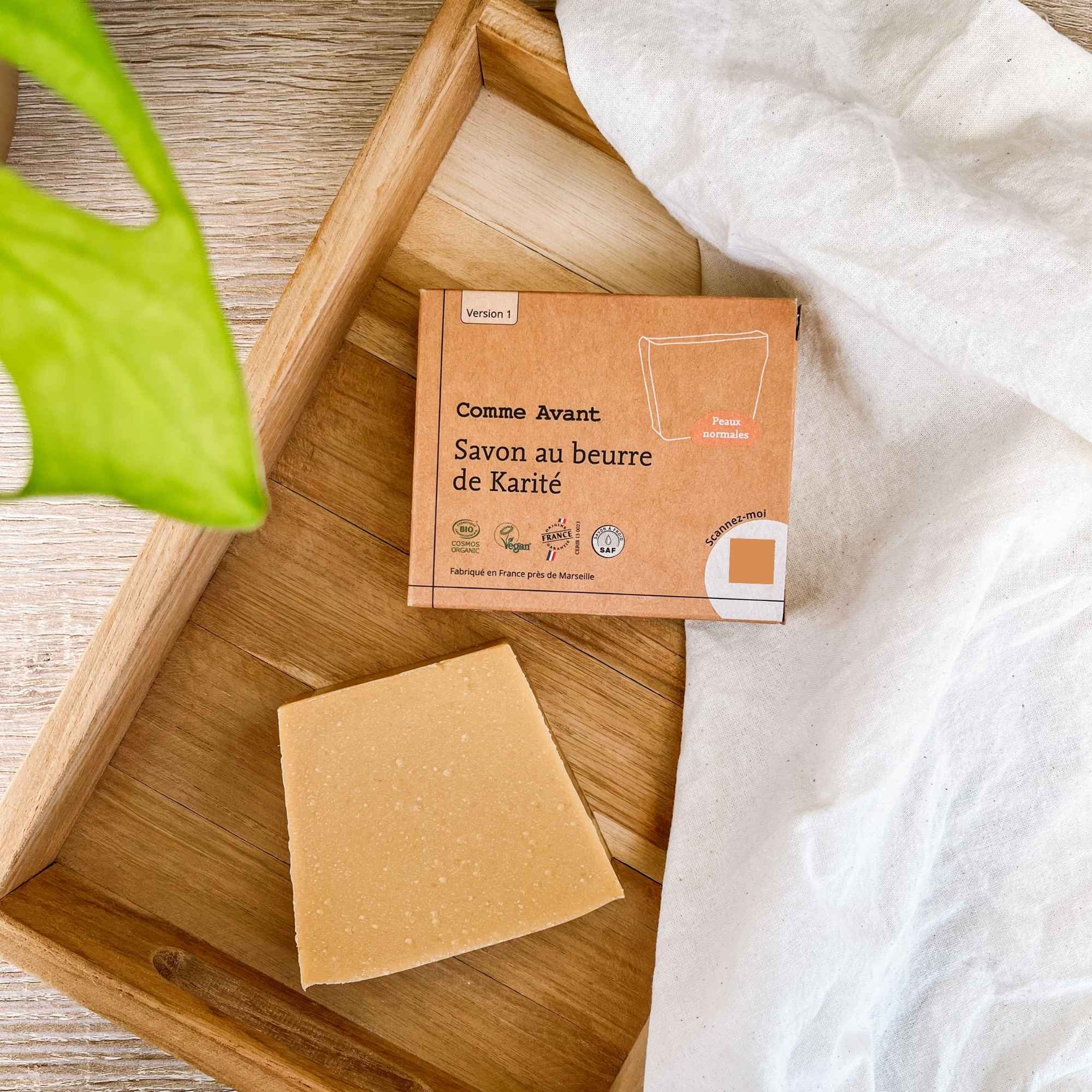 Savon naturel au beurre de karité Comme Avant, surgras et doux pour la peau, présenté en format solide.