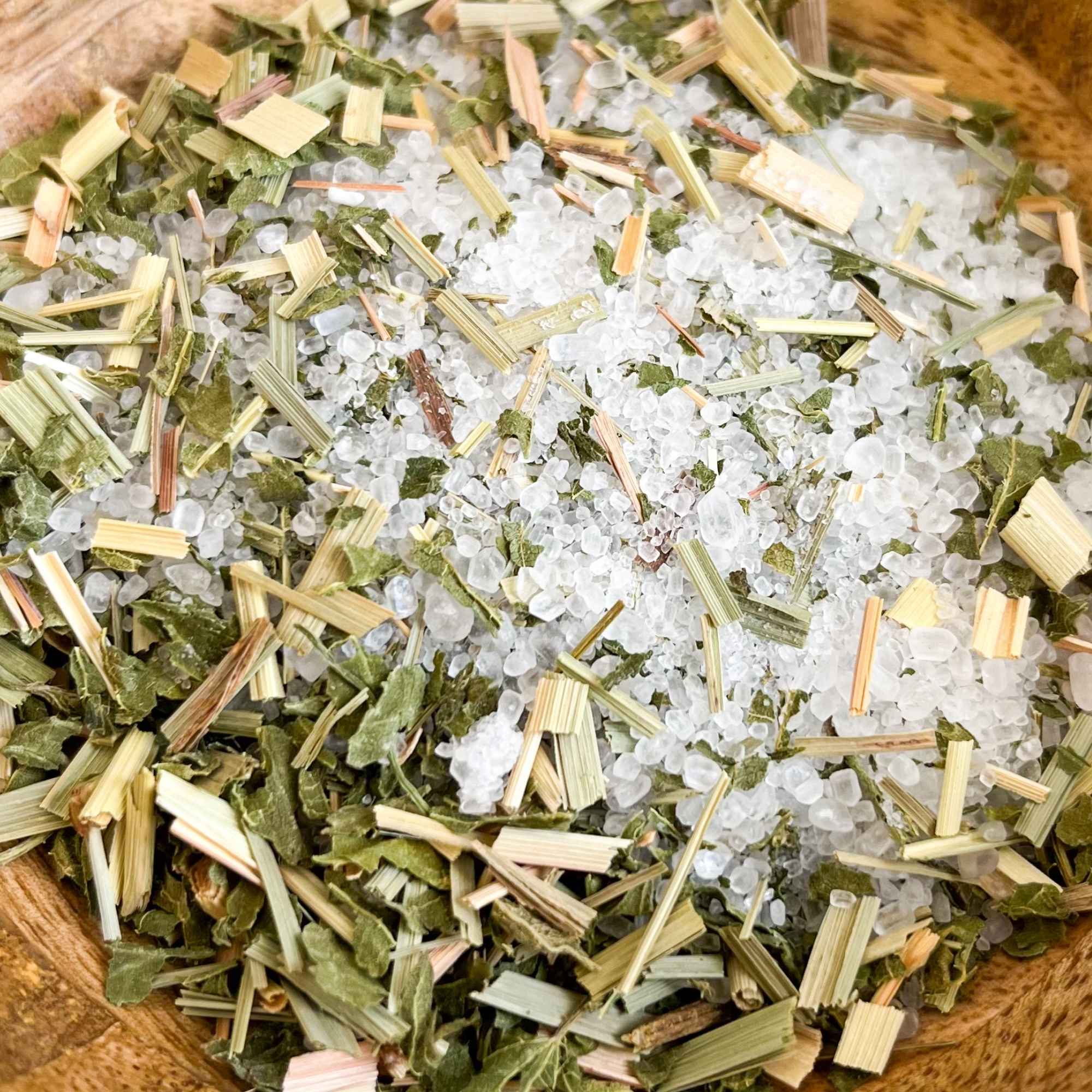 Bienfaits du sel de bain purifiant Plantes et Recettes pour la detente la fraicheur et le confort du corps
