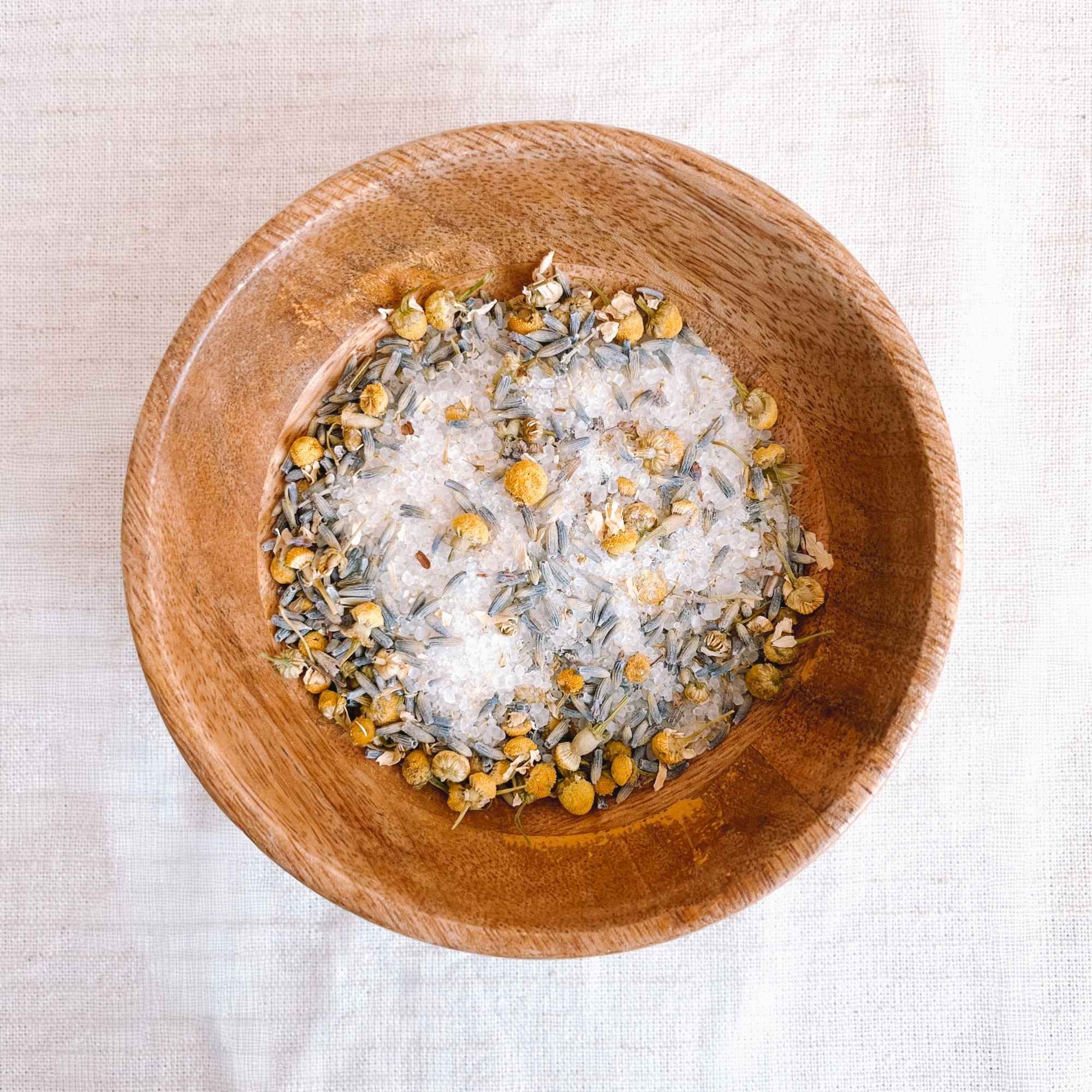 Bienfaits du sel de bain relaxant Plantes et Recettes pour la relaxation le calme et le confort du corps