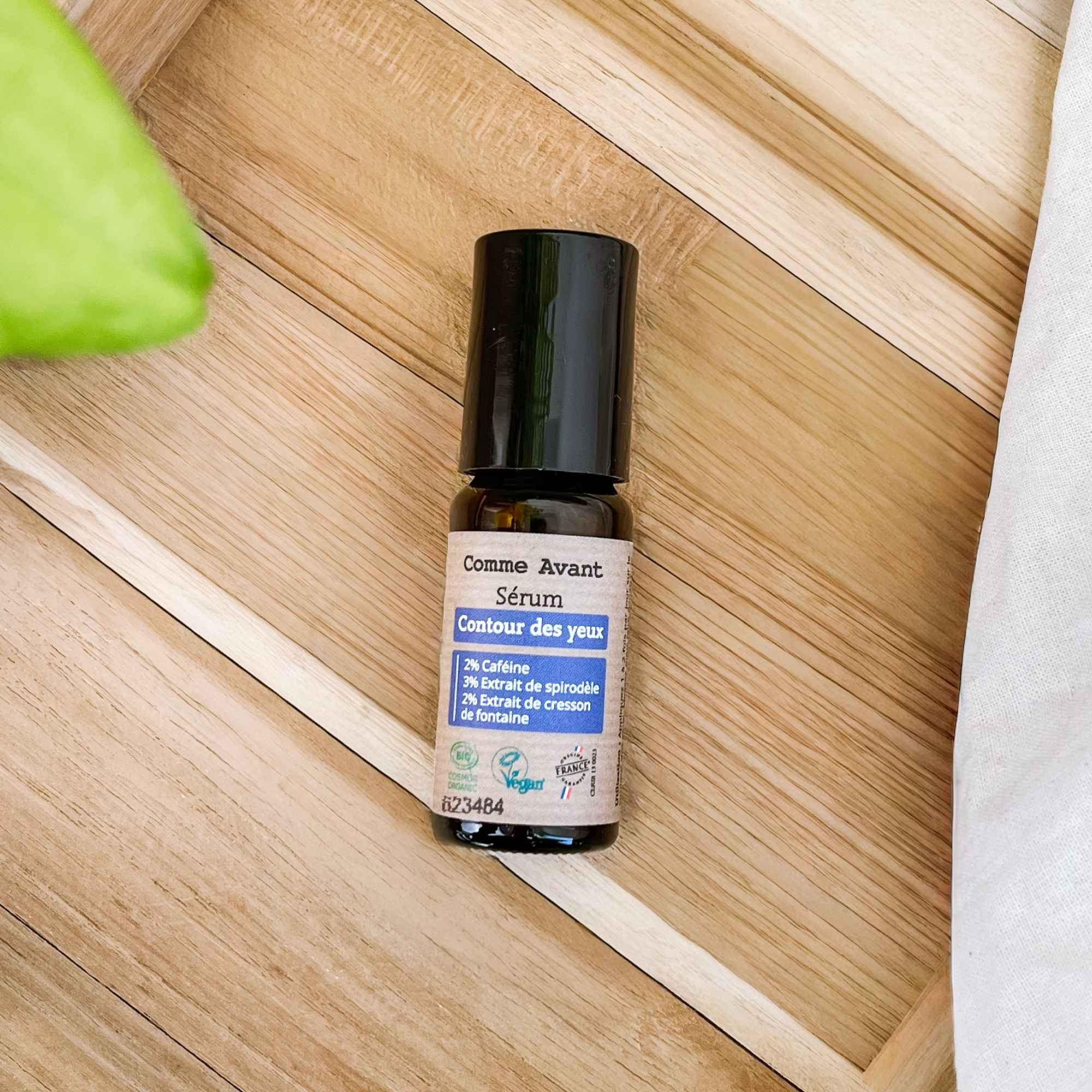 Sérum contour des yeux naturel Comme Avant, soin ciblé pour illuminer et hydrater le regard.