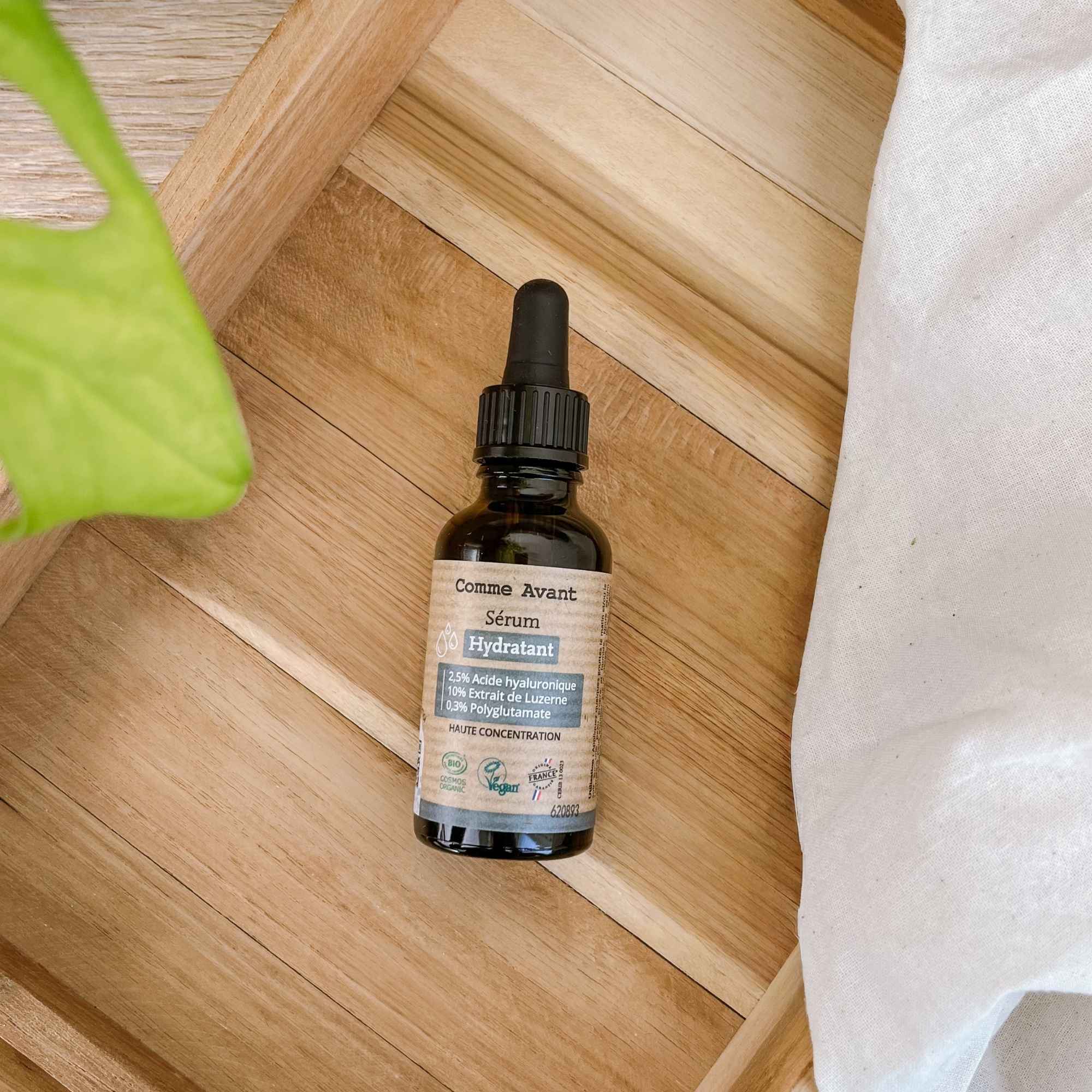 Sérum visage hydratant naturel Comme Avant, soin quotidien pour nourrir et adoucir la peau.