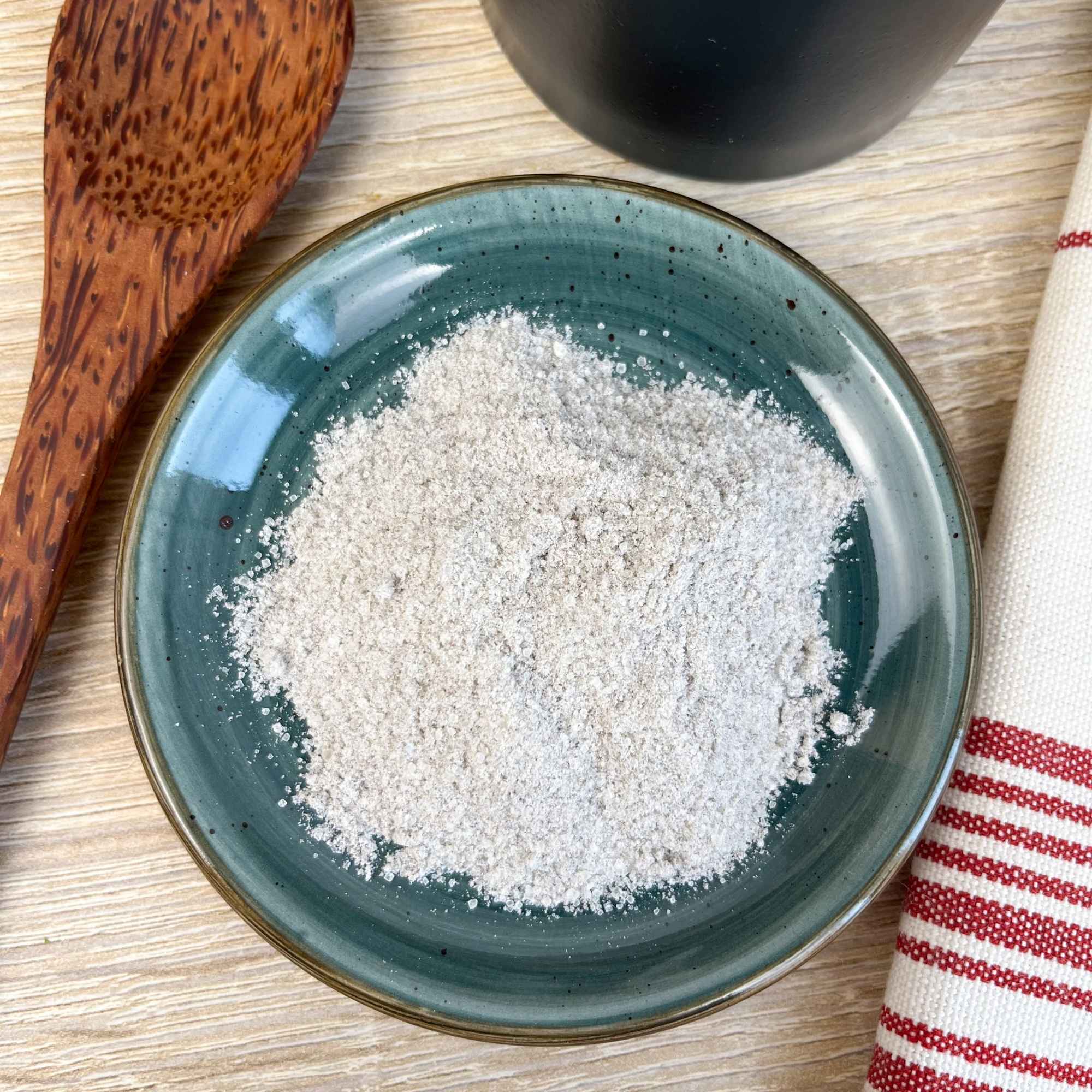 Sucre vanillé bio Plantes & Recettes, à base de vanille Bourbon de Madagascar et sucre de canne, idéal pour gâteaux, crêpes et desserts maison.