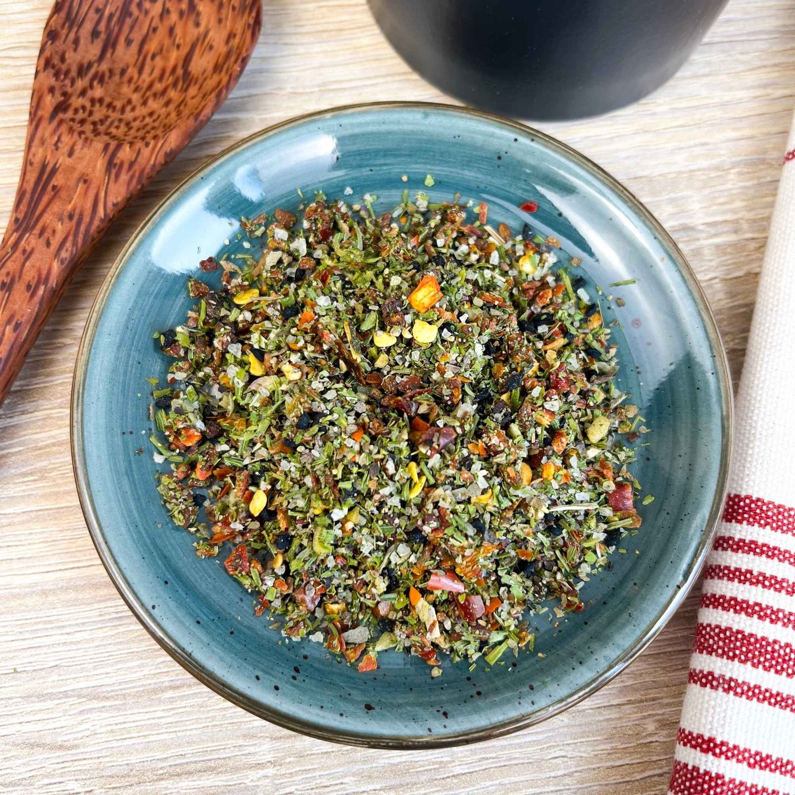 Mélange d’épices Tomate Mozzarella bio Plantes & Recettes, assaisonnement méditerranéen à base d’herbes et d’épices pour salades et pizzas.