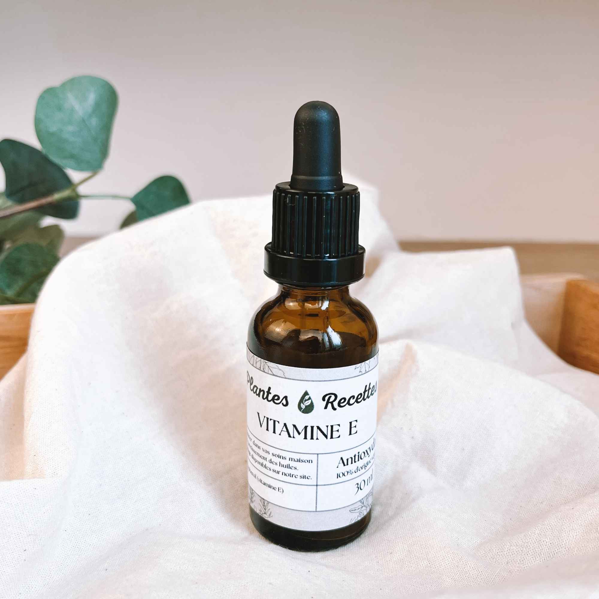 Flacon en verre ambré de Vitamine E naturelle, antioxydant d’origine végétale.