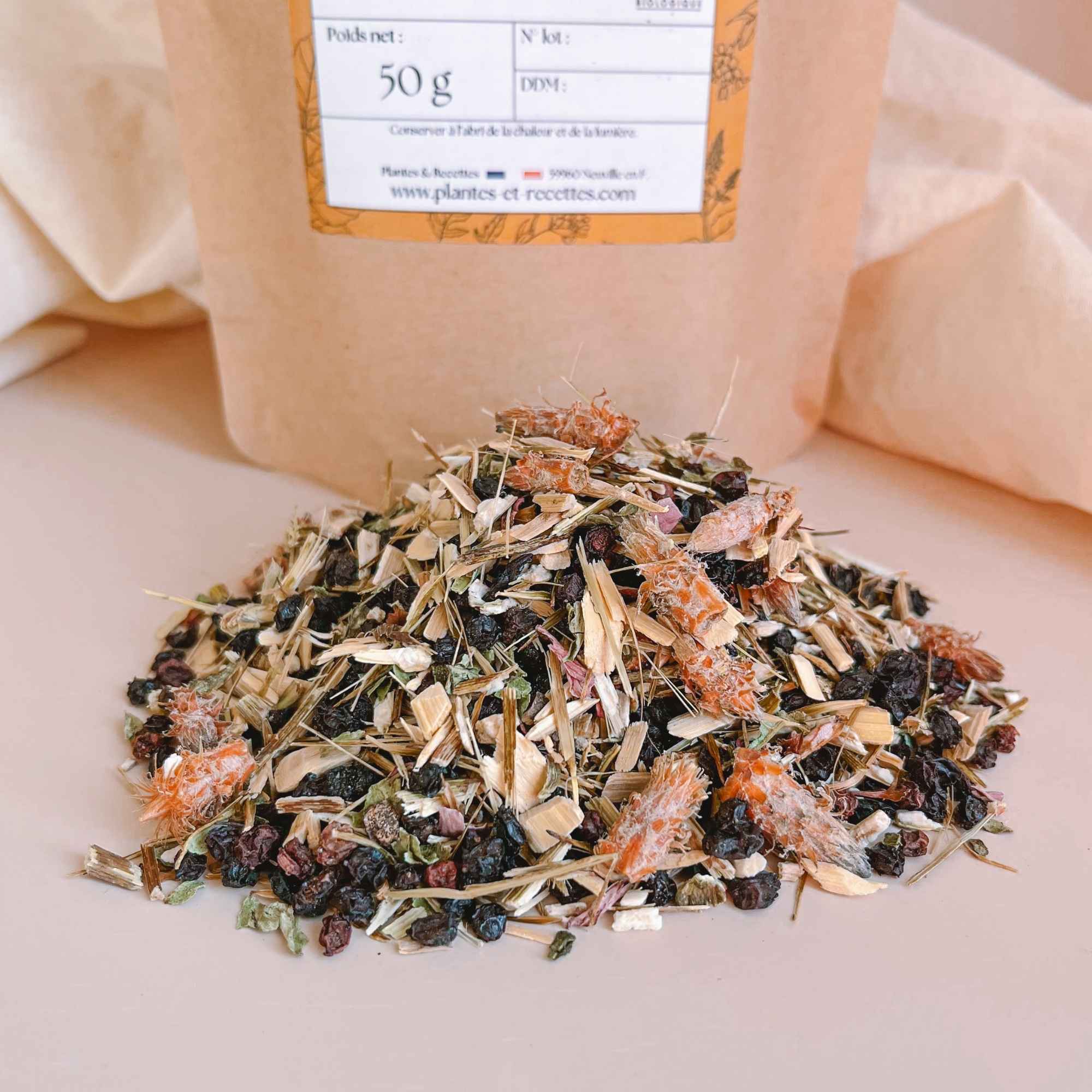 Détails des plantes coupées du mélange Immuni Saison pour une extraction optimale.